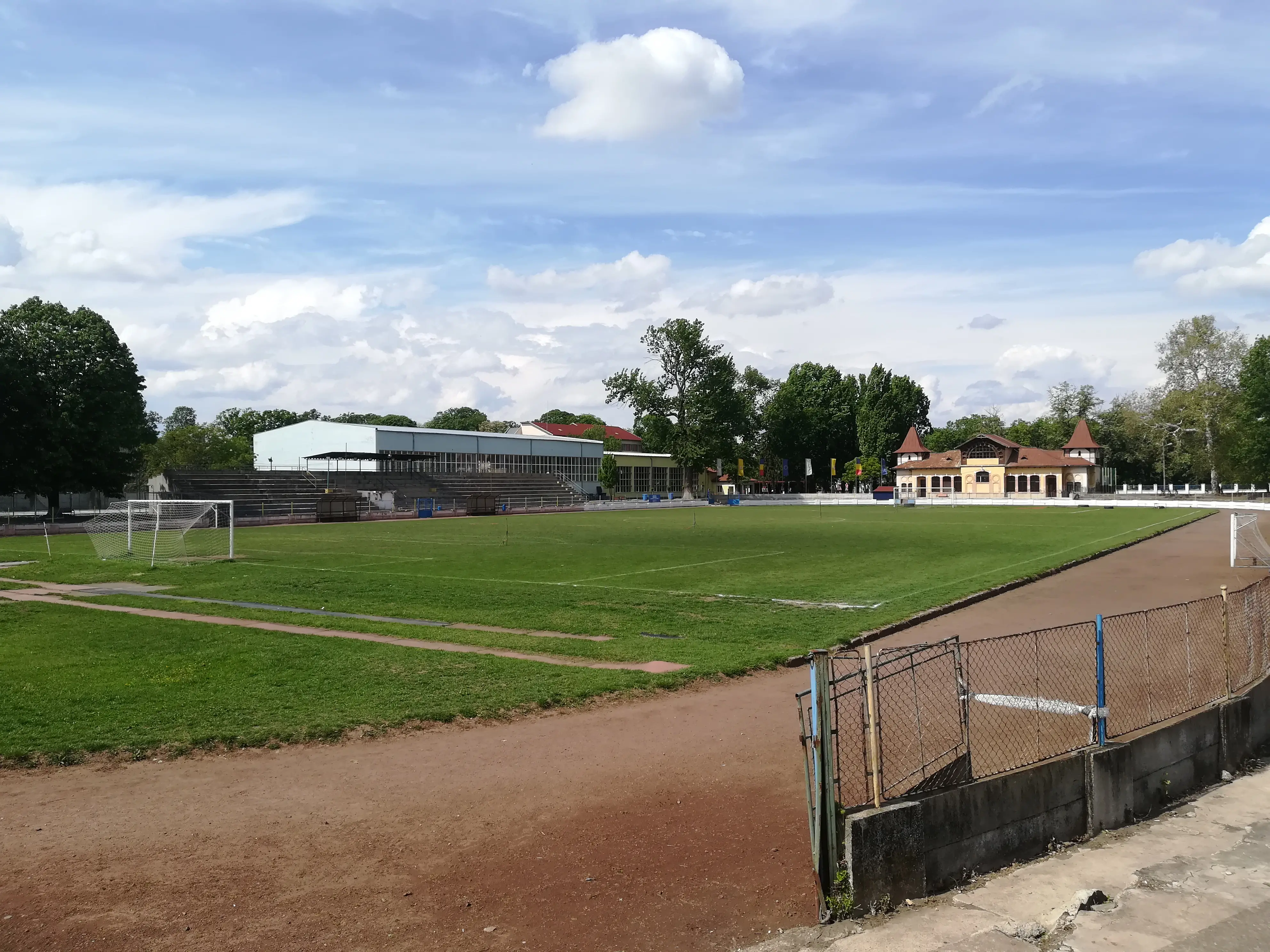 Sân vận động Stadionul Tineretului: Điểm đến thể thao hấp dẫn tại Romania