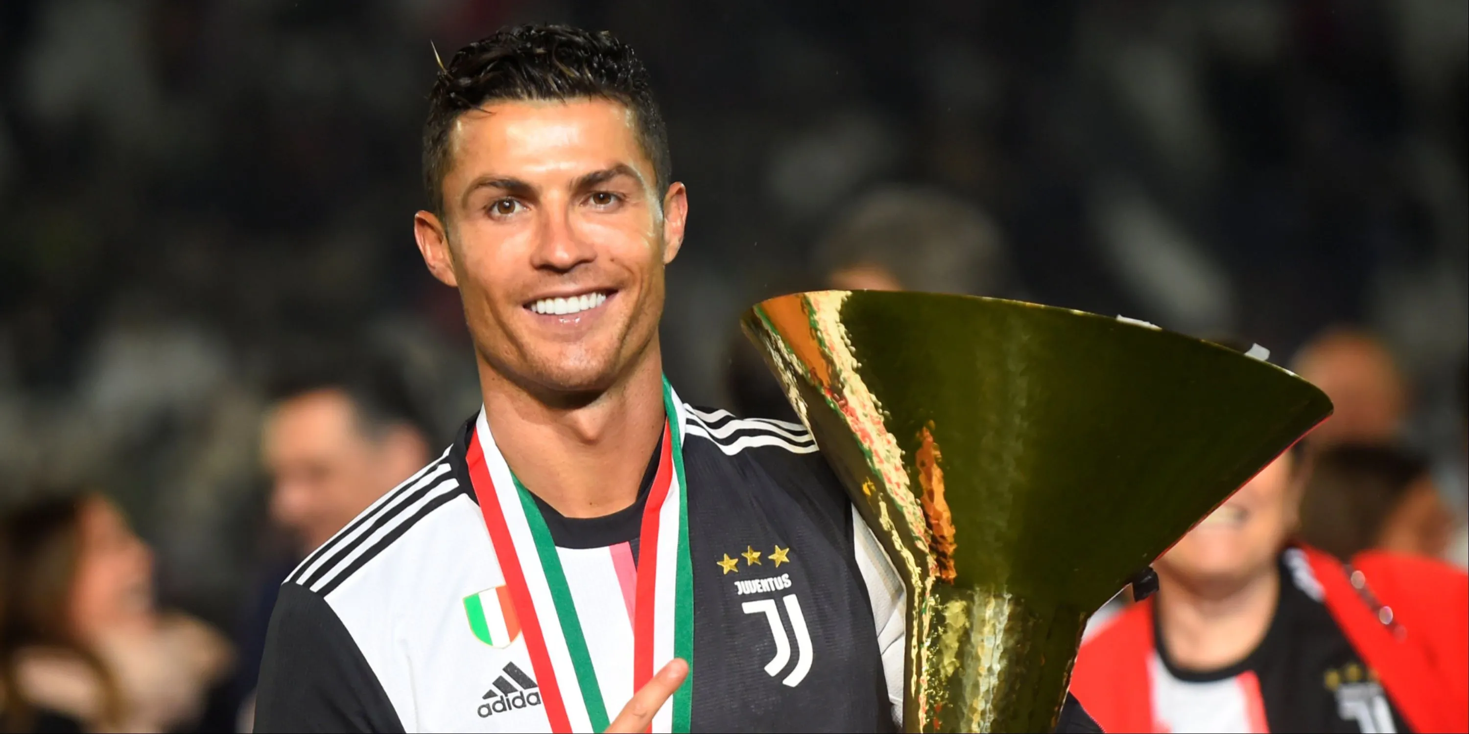 Cristiano Ronaldo trong màu áo Juventus ăn mừng bàn thắng