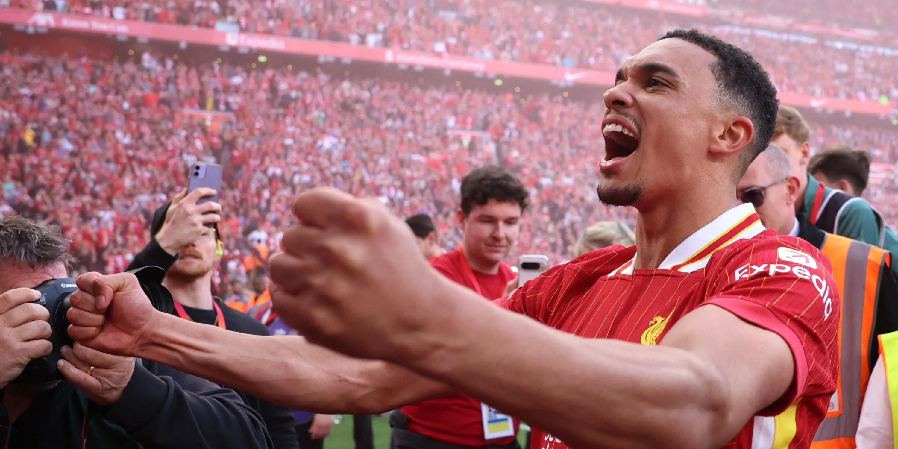 Tương lai của hậu vệ phải Trent Alexander-Arnold tại Liverpool đang là chủ đề nóng