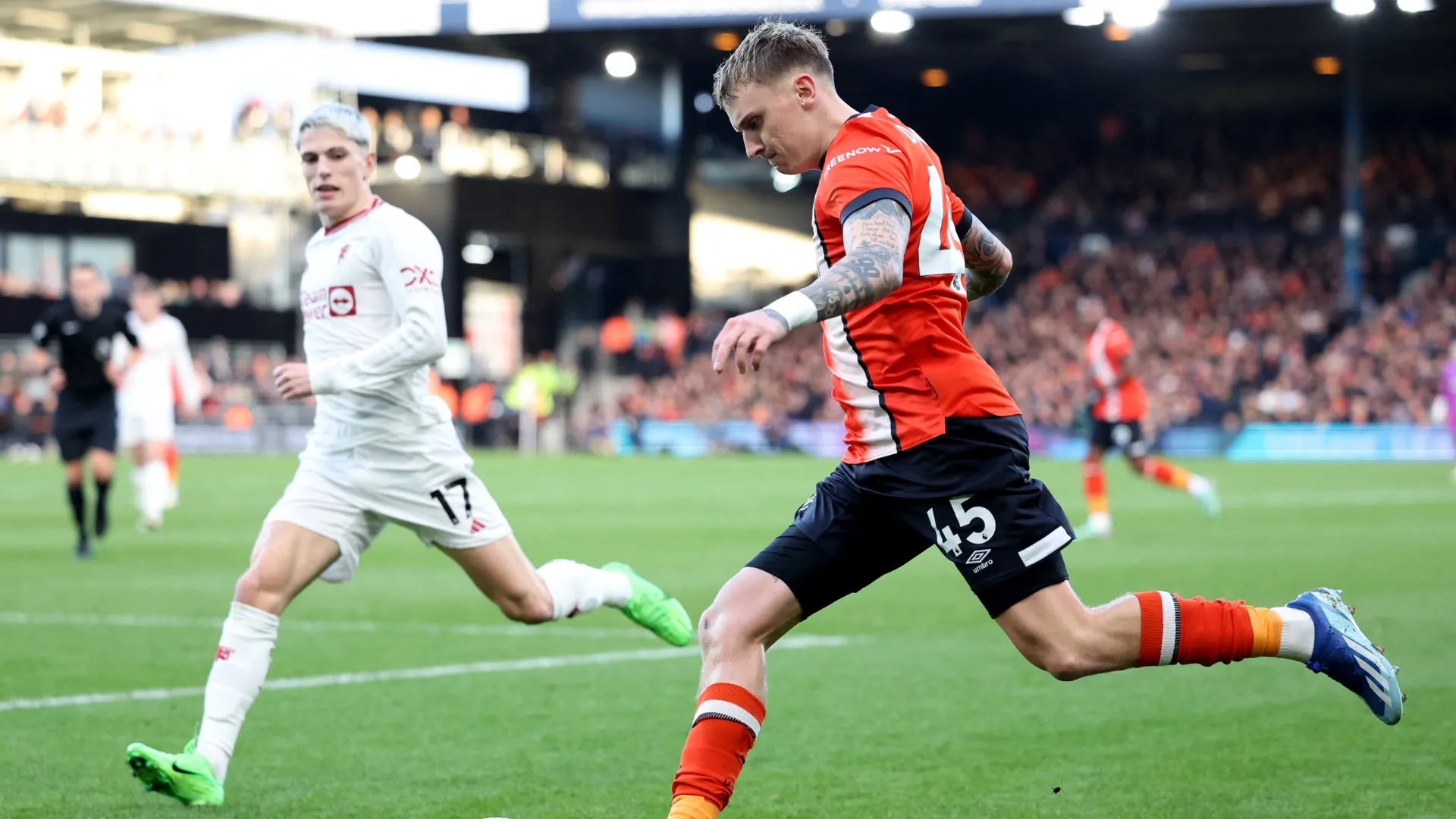 Alfie Doughty của Luton Town, cầu thủ được CĐV lo ngại sẽ rời CLB hè này.