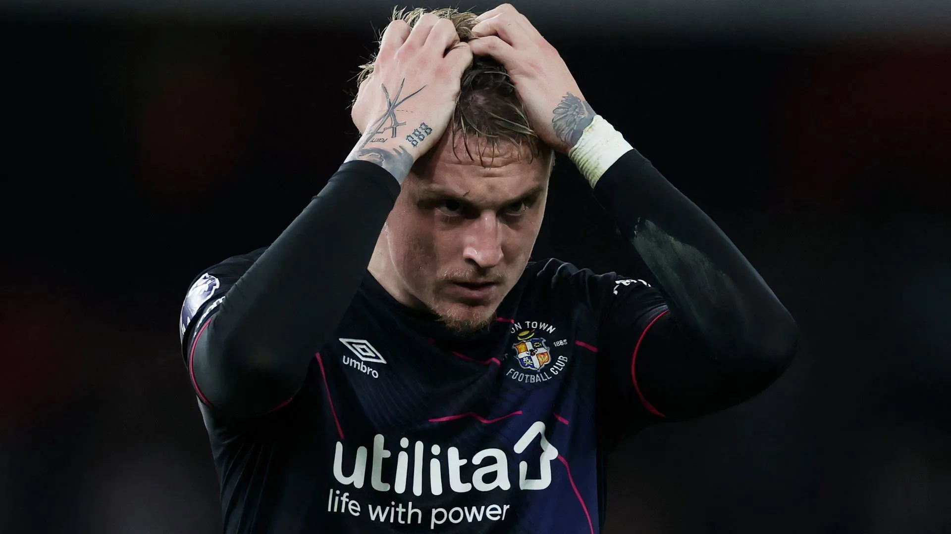 Alfie Doughty trong màu áo Luton Town, được nhiều CLB Championship săn đón.