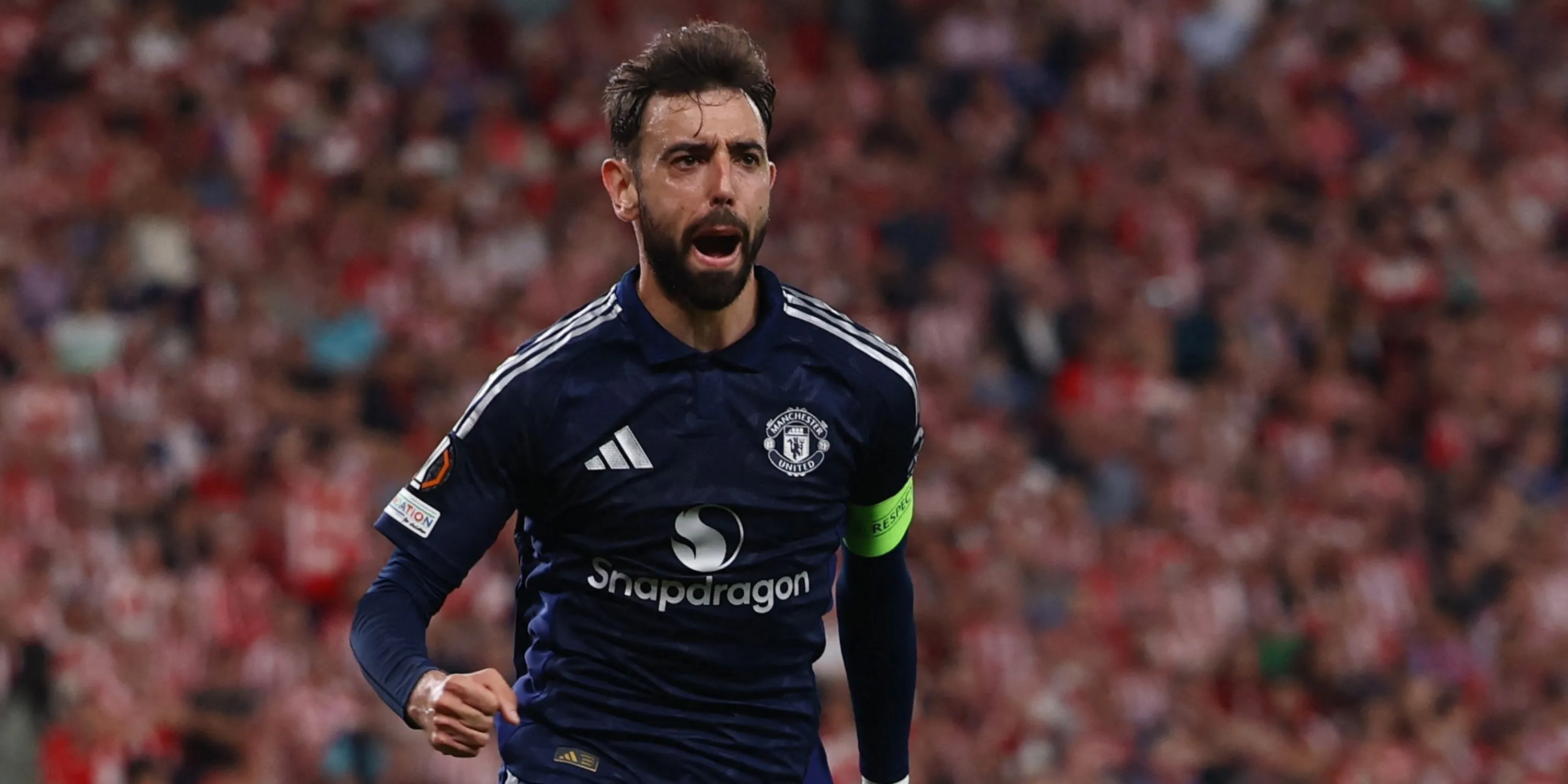 Bruno Fernandes ăn mừng bàn thắng cho Manchester United tại Premier League