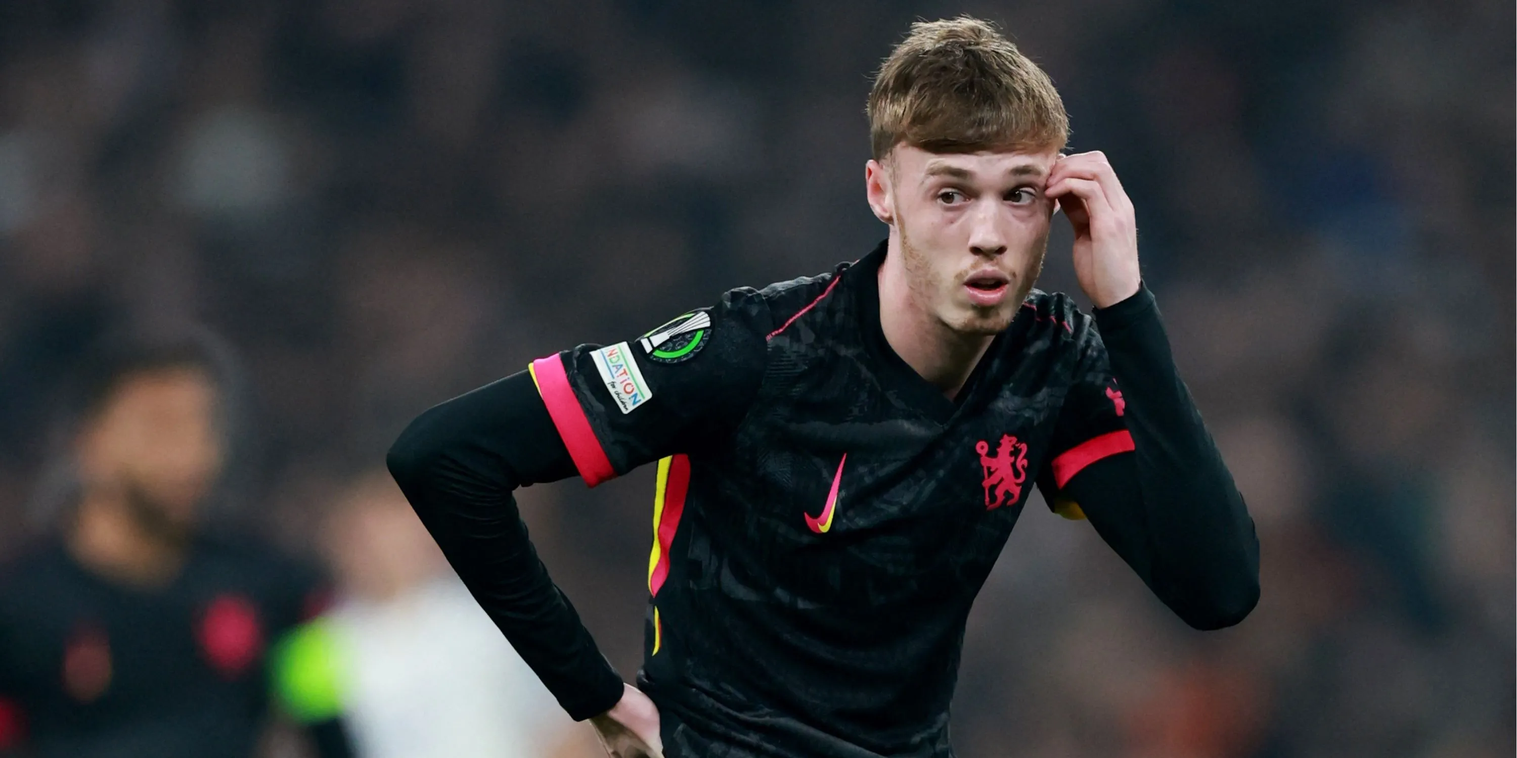 Cole Palmer trong màu áo Chelsea trên sân thi đấu