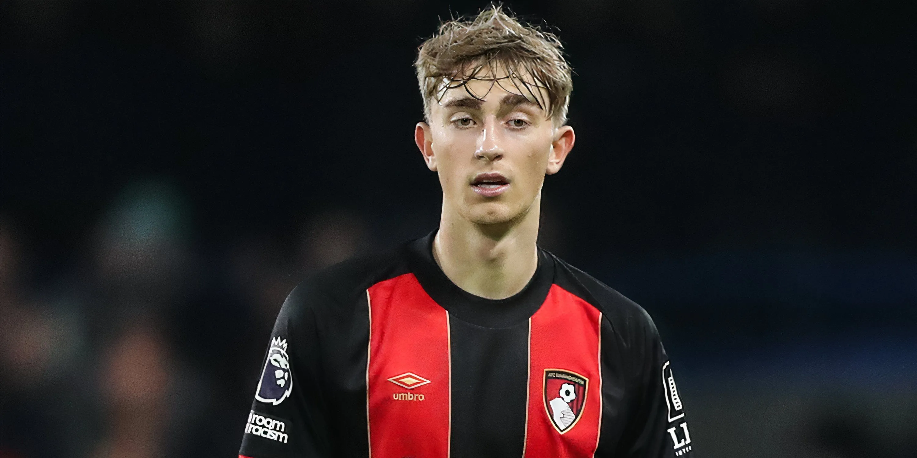 Dean Huijsen thi đấu cho Bournemouth tại Ngoại hạng Anh