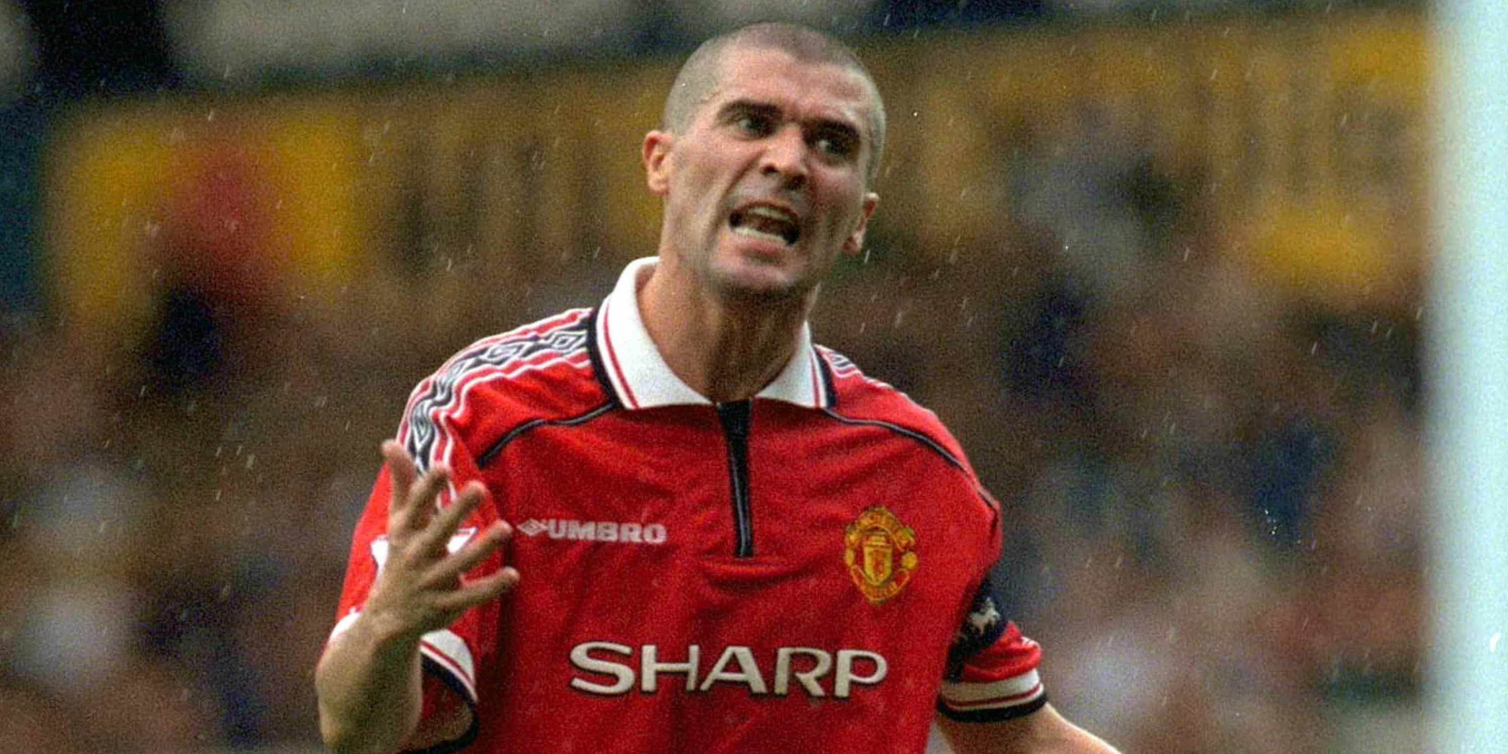 Đội trưởng Roy Keane trong màu áo Manchester United thi đấu