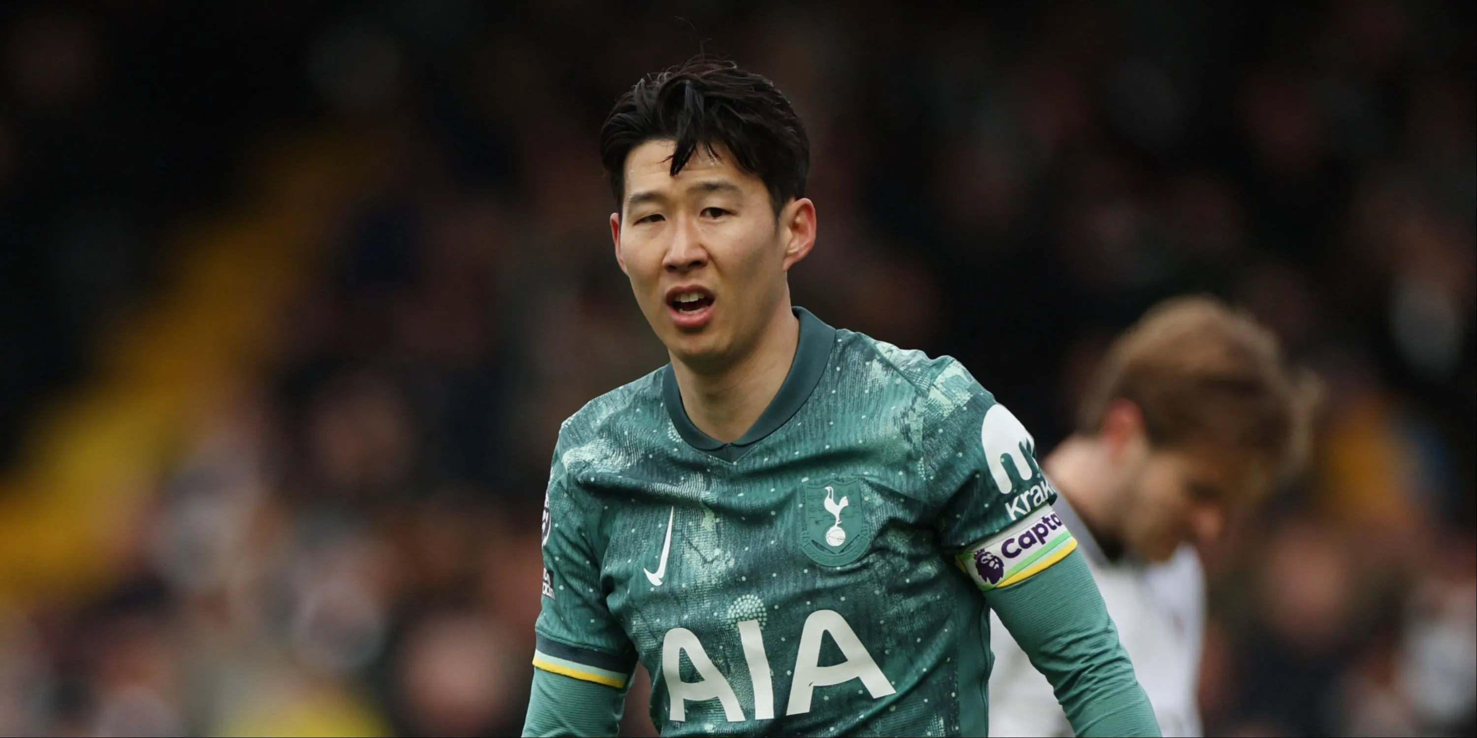 Đội trưởng Son Heung-min ăn mừng bàn thắng cho Tottenham