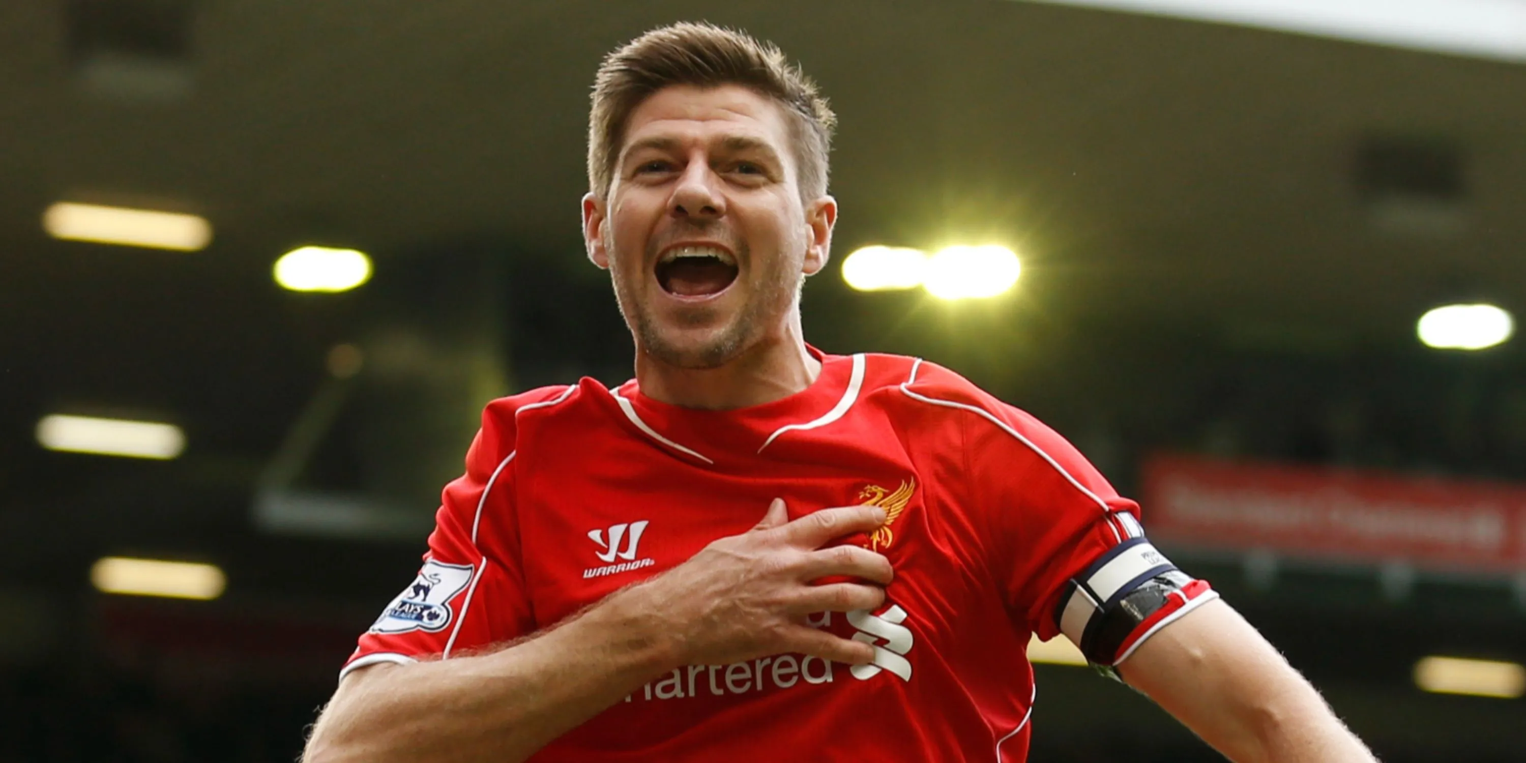 Đội trưởng Steven Gerrard ăn mừng bàn thắng cho Liverpool