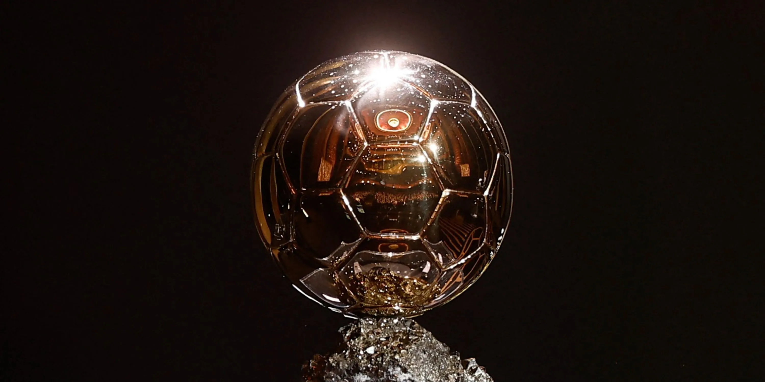 Emmanuel Olisadebe được đề cử giải thưởng Quả bóng Vàng (Ballon d'Or) năm 2001