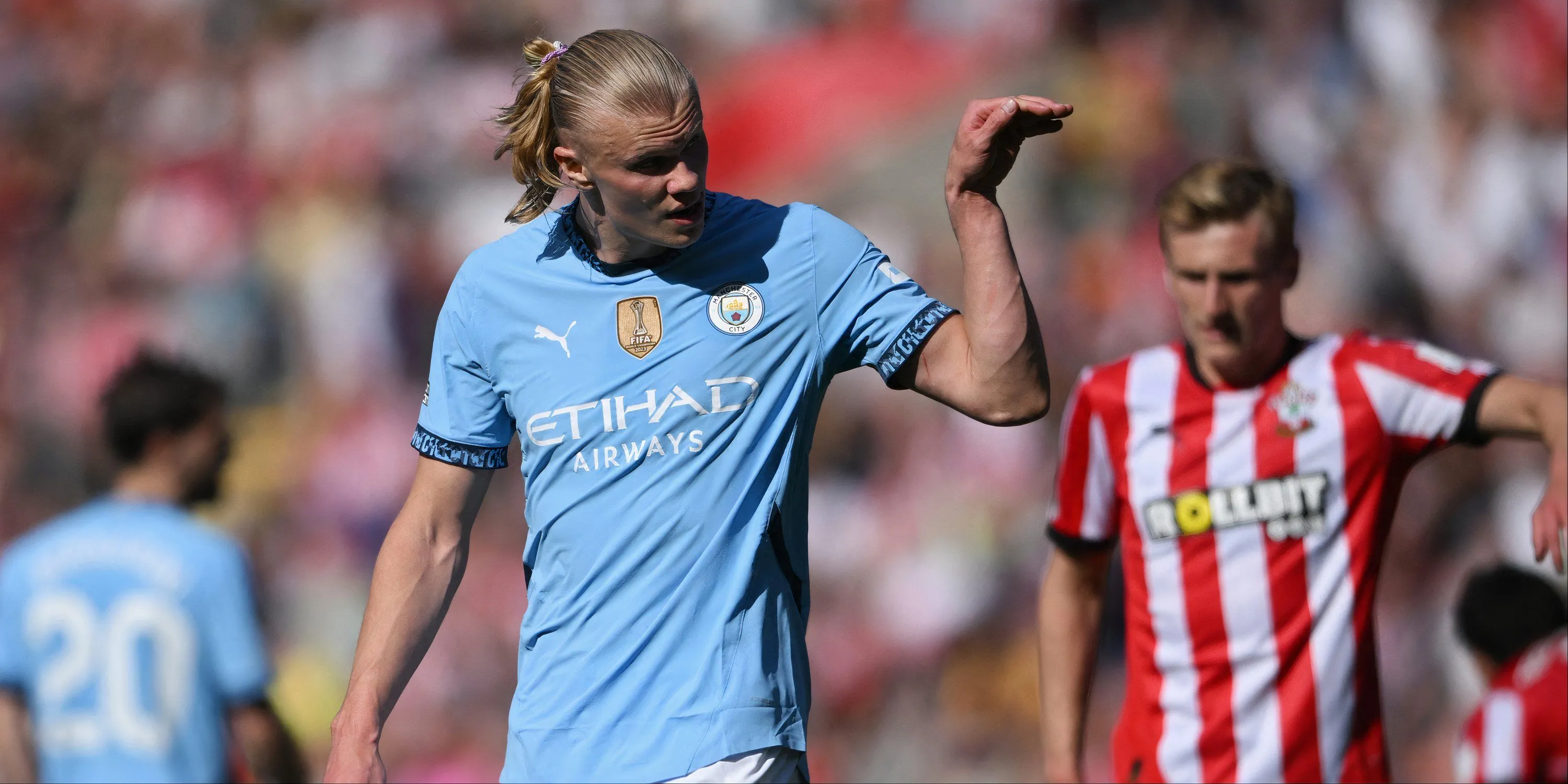 Erling Haaland ăn mừng bàn thắng cho Man City tại Ngoại hạng Anh
