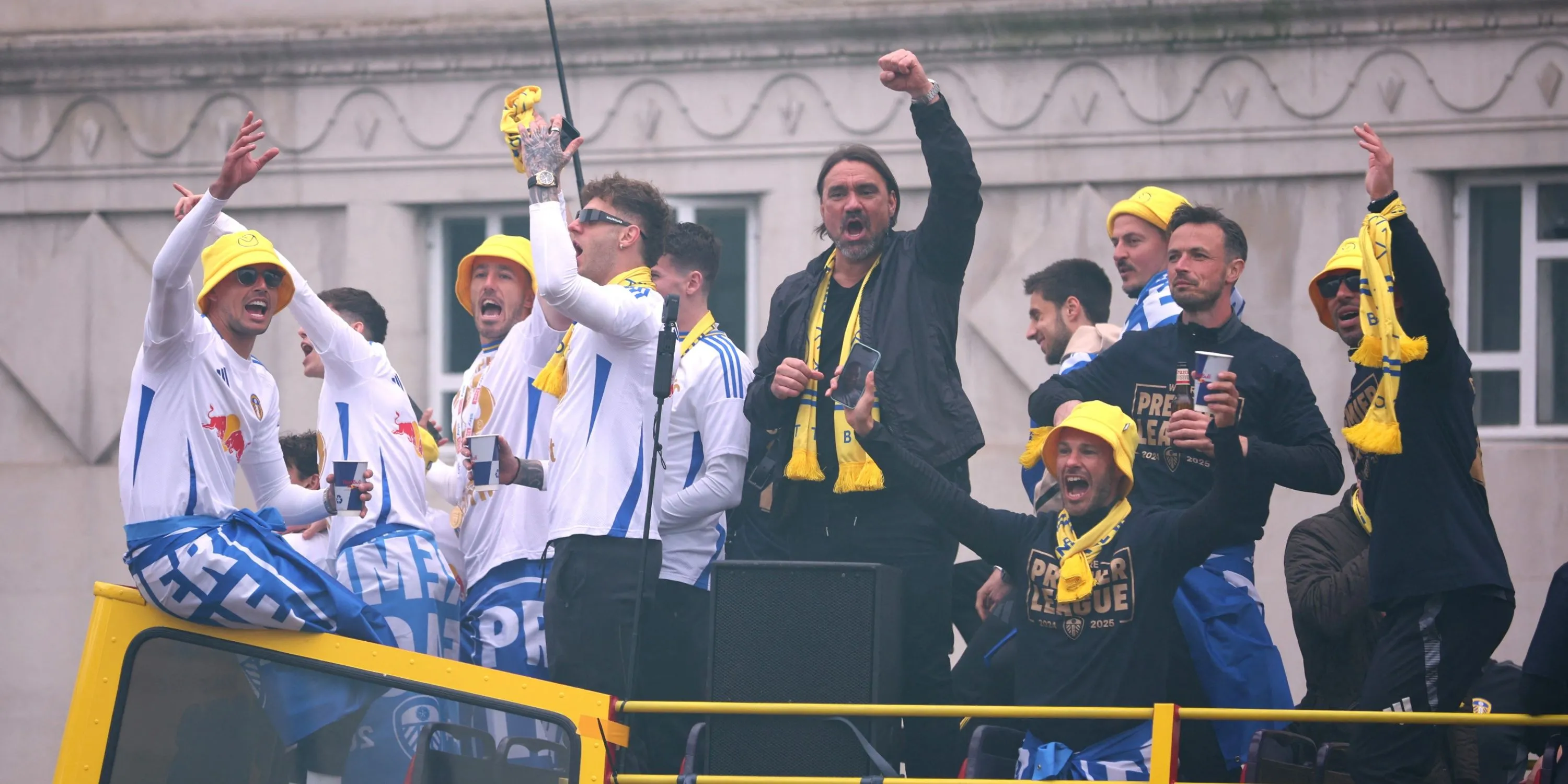 Hình ảnh tổng hợp liên quan đến CLB Leeds United chuẩn bị cho mùa giải Premier League mới