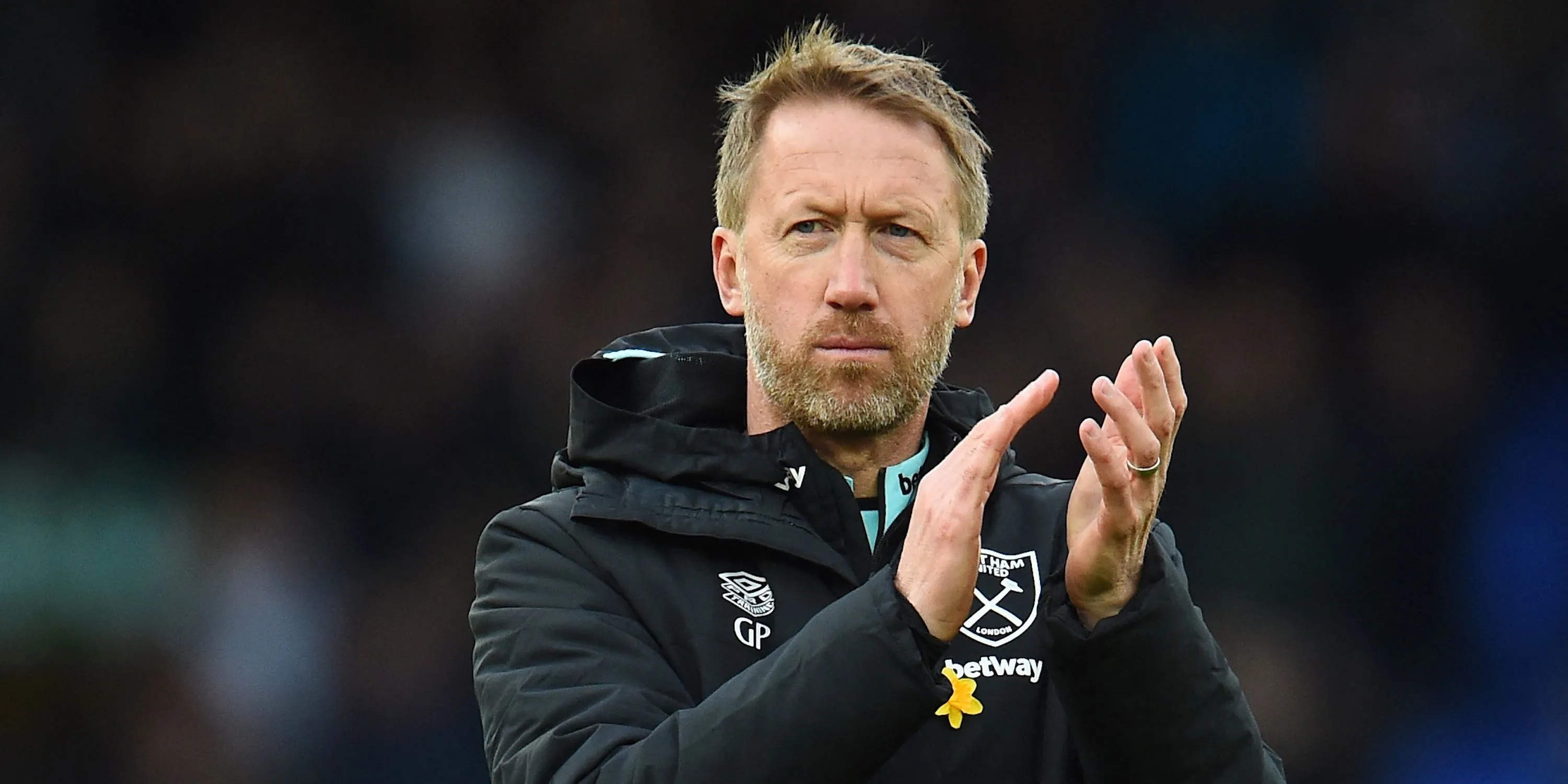 HLV Graham Potter vỗ tay tri ân người hâm mộ West Ham United