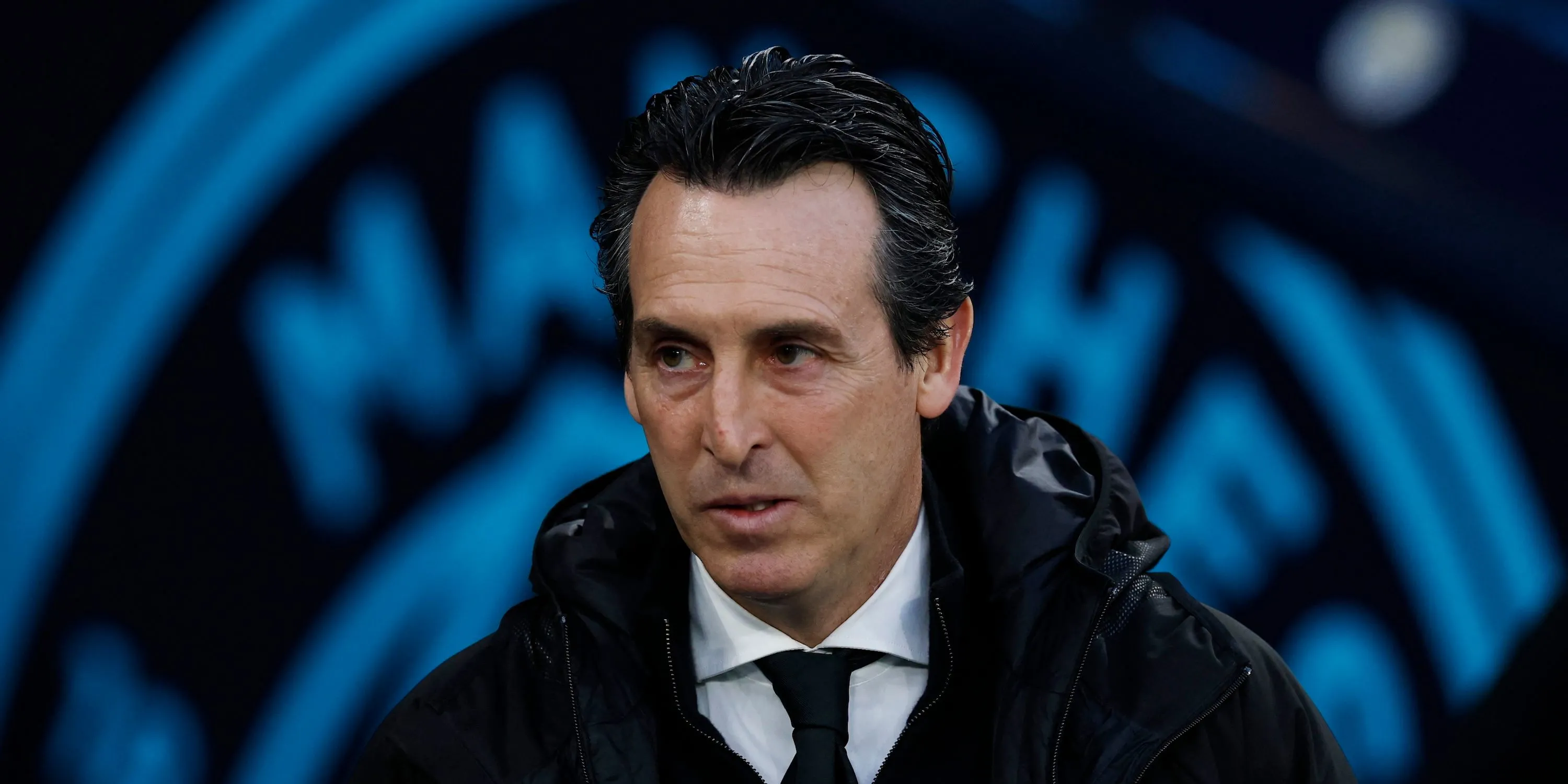 HLV Unai Emery của Aston Villa ăn mừng sau chiến thắng quan trọng