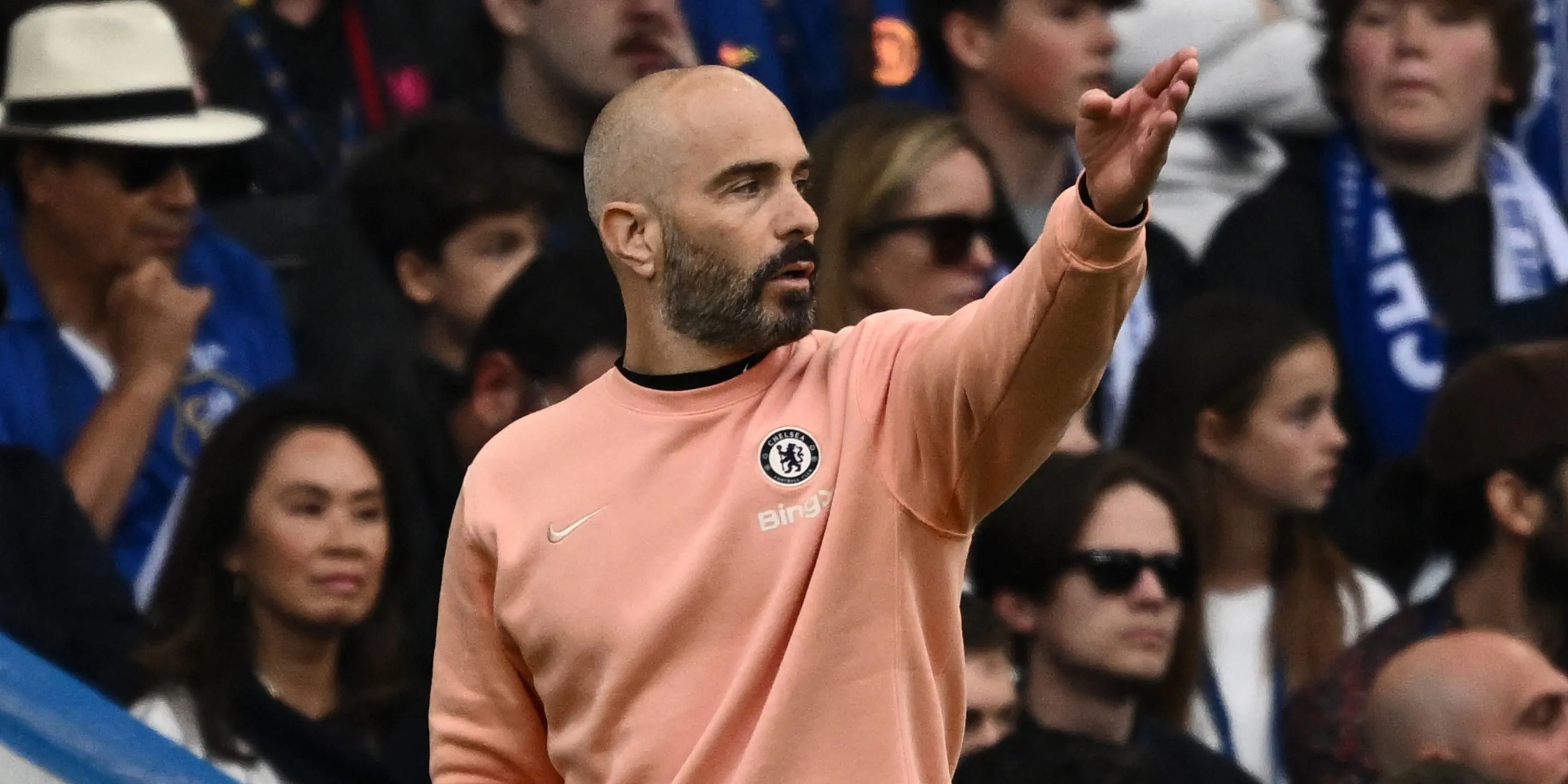 Huấn luyện viên Enzo Maresca chỉ đạo trong trận đấu của Chelsea tại Premier League