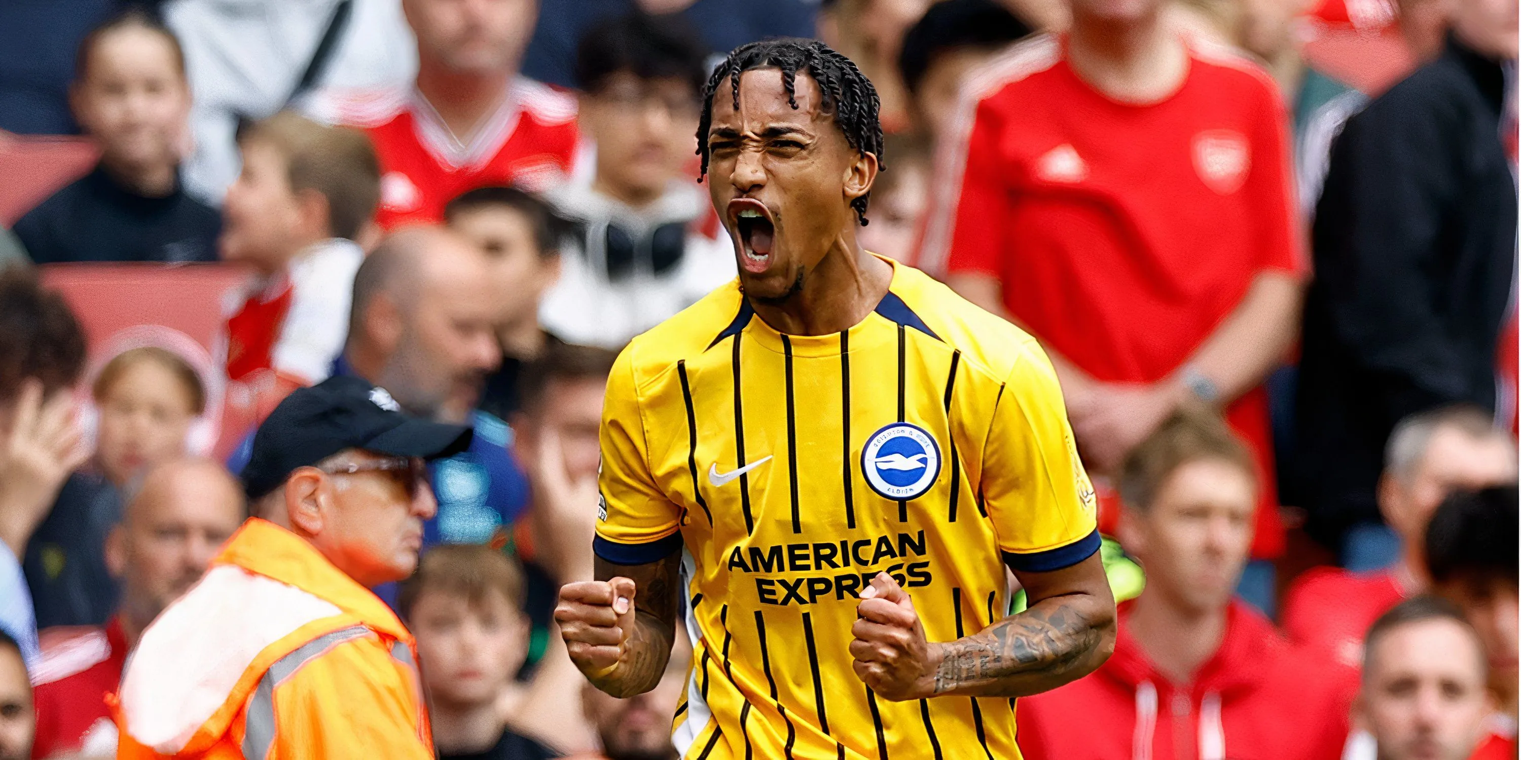 Joao Pedro ăn mừng bàn thắng cho Brighton trong trận đấu với Arsenal