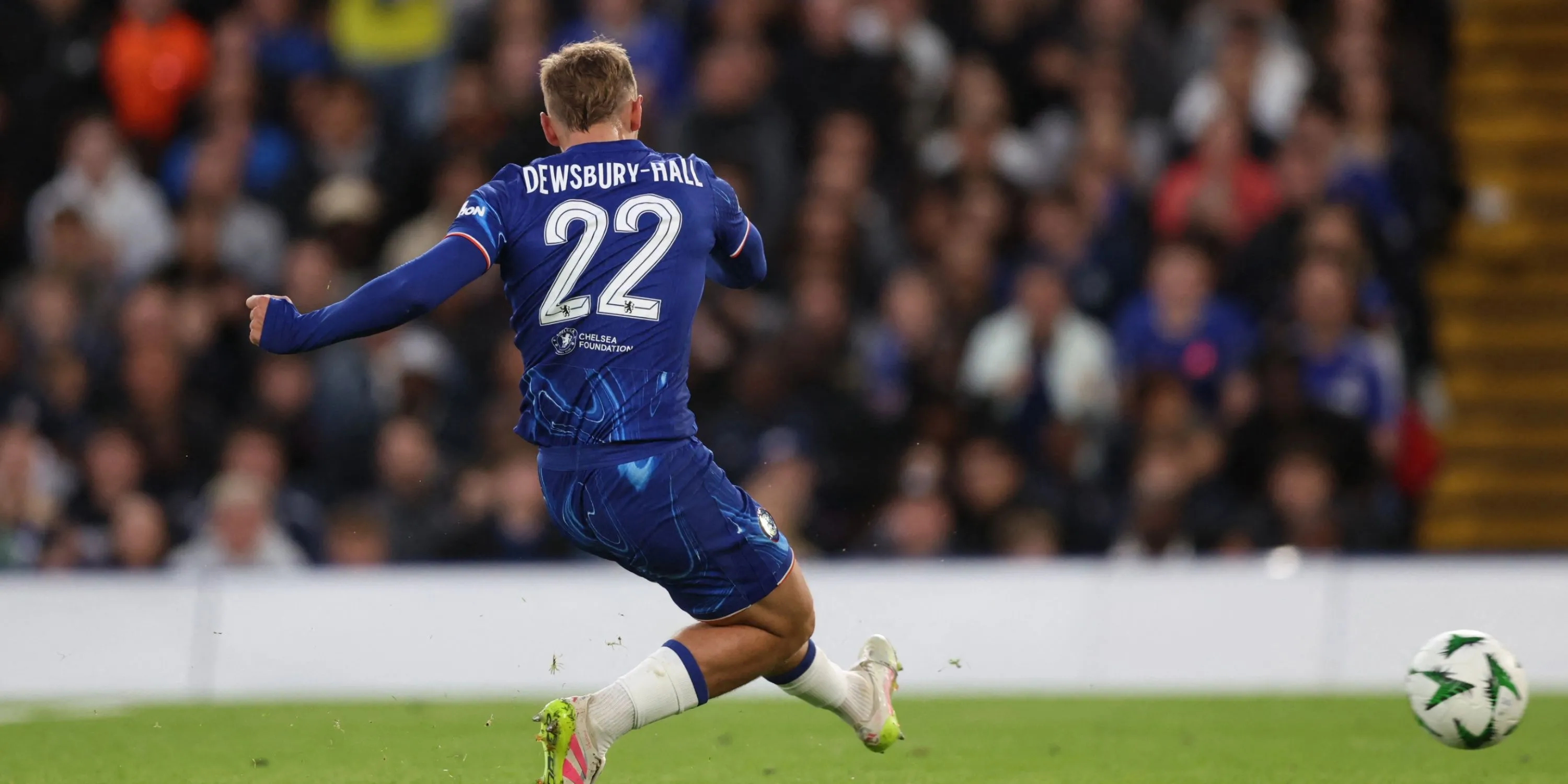 Kiernan Dewsbury-Hall trong màu áo Chelsea, mục tiêu chuyển nhượng của Wolves