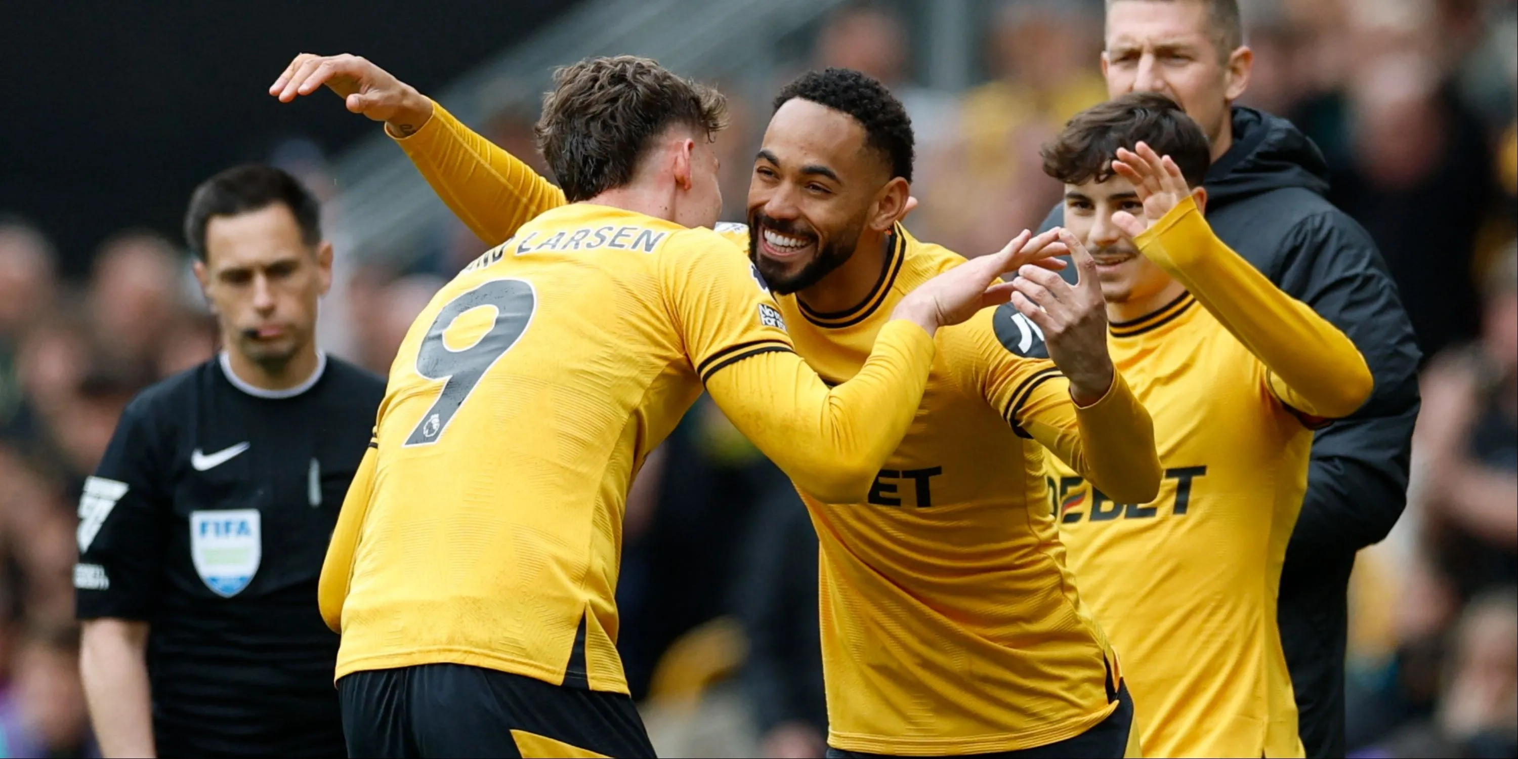 Matheus Cunha ăn mừng bàn thắng trong màu áo Wolves tại Premier League.