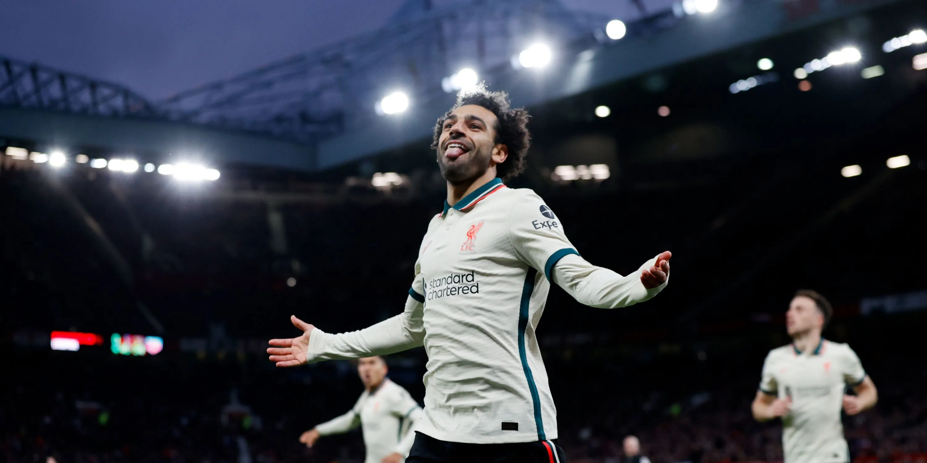Mohamed Salah ăn mừng sau khi ghi bàn vào lưới Manchester United tại sân Old Trafford