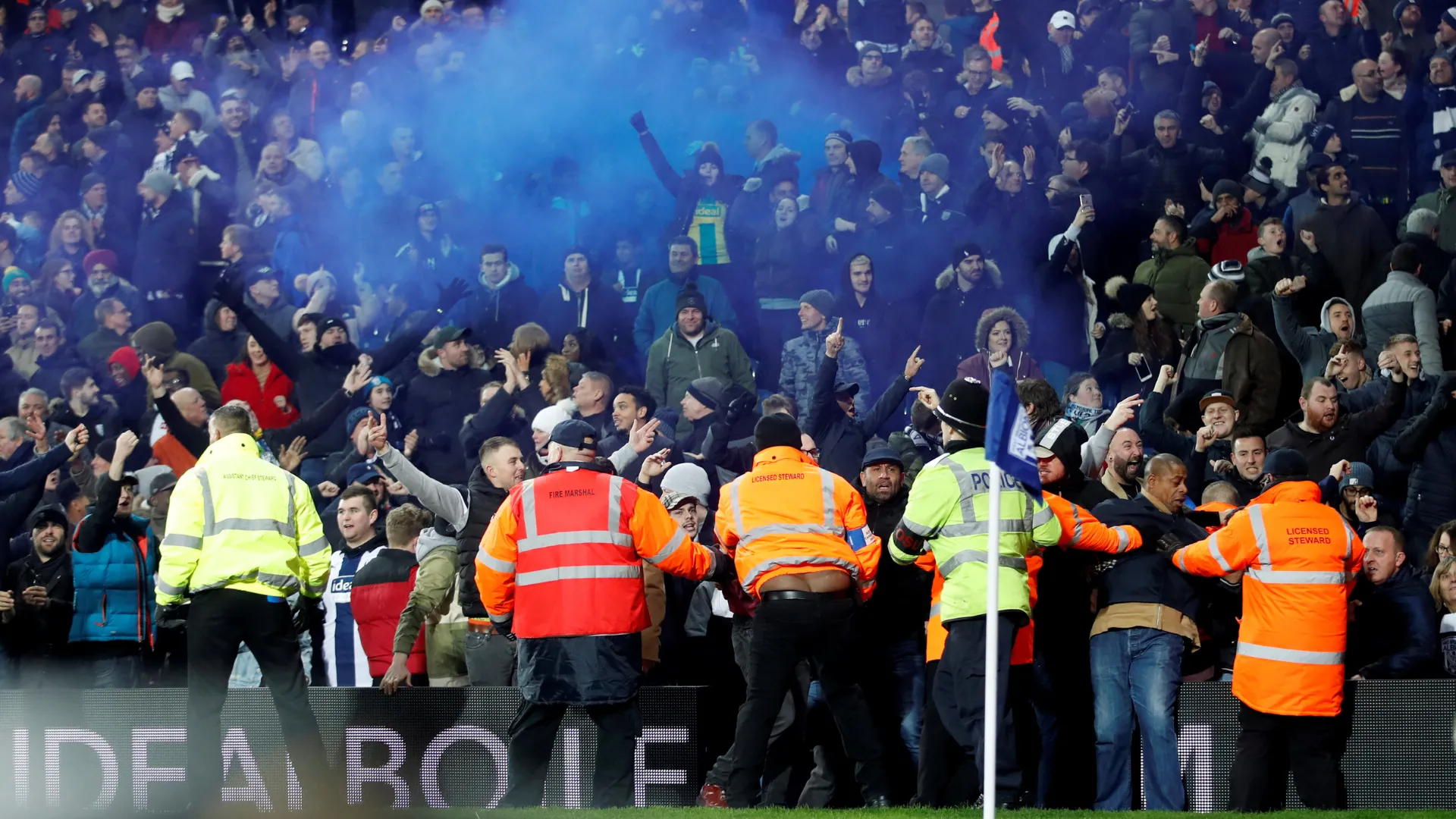Người hâm mộ West Brom cổ vũ nhiệt tình cho đội nhà tại The Hawthorns