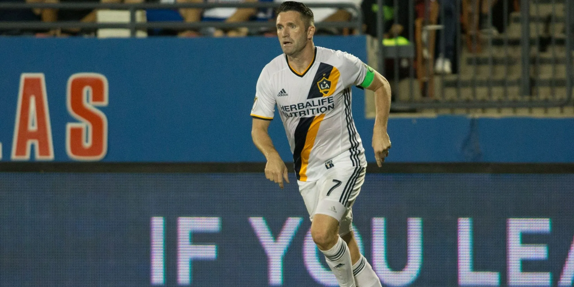 Robbie Keane của LA Galaxy trong một pha bóng tại giải MLS