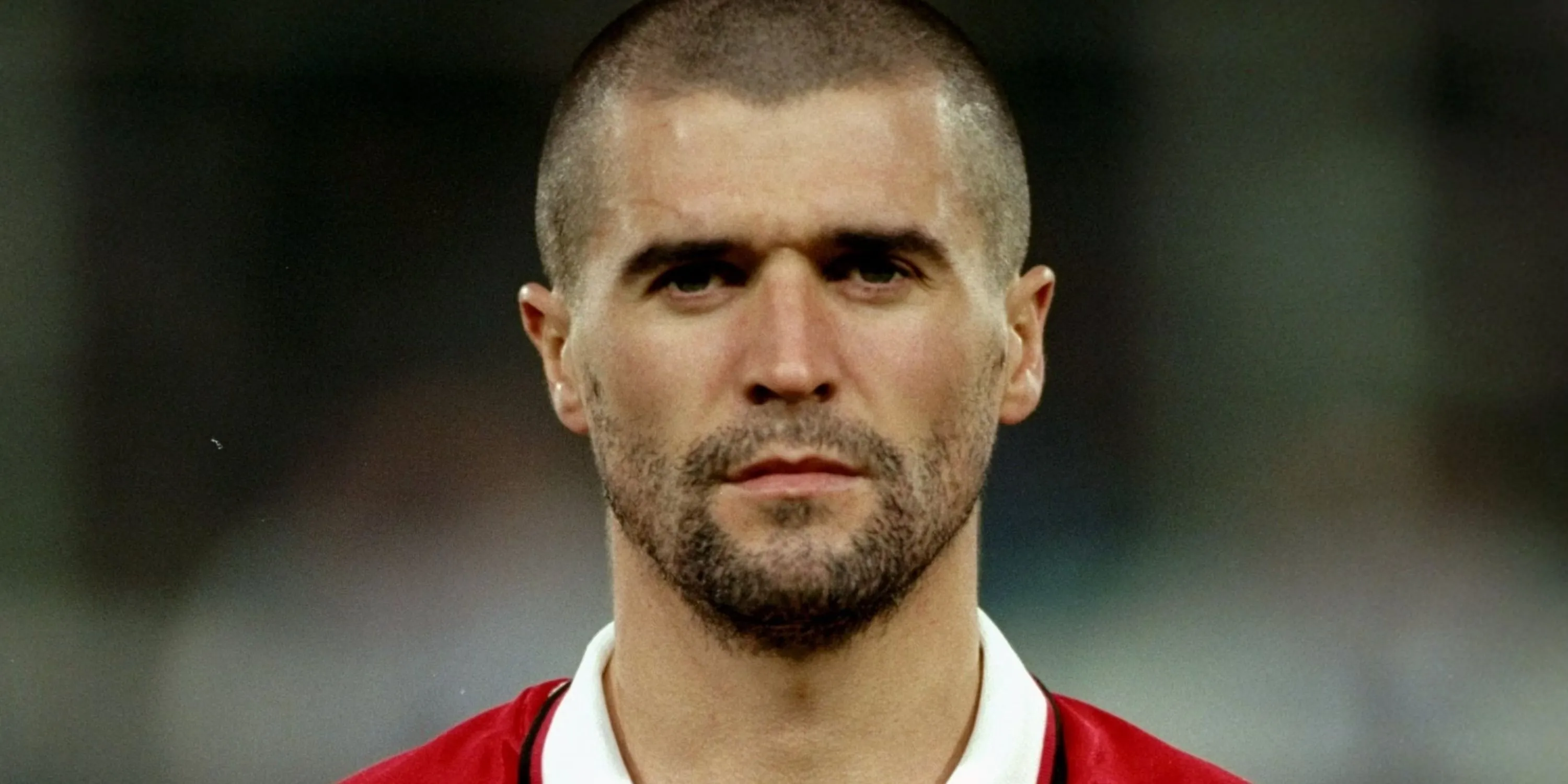 Roy Keane ăn mừng cùng Manchester United