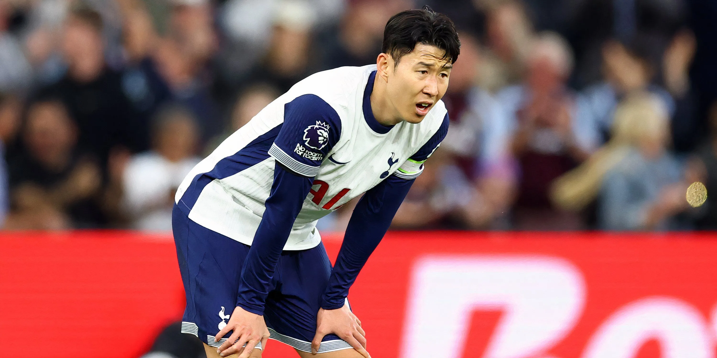 Son Heung-min đột phá ở cánh trái trong trận đấu của Tottenham