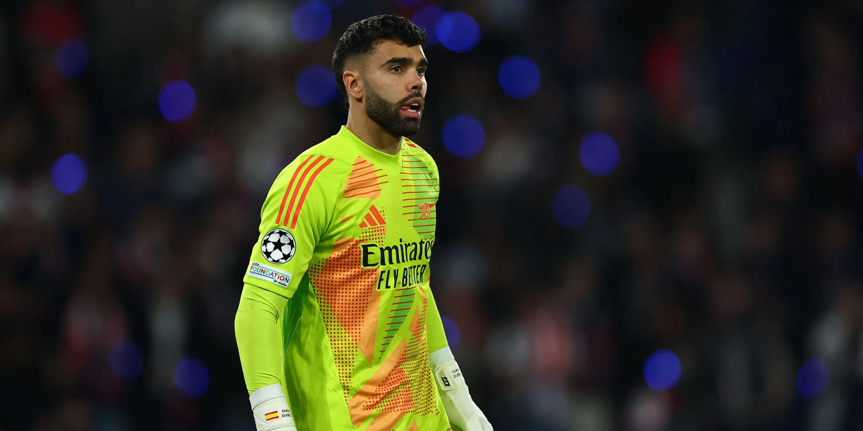 Thủ môn David Raya của Arsenal trong một pha bắt bóng tập trung
