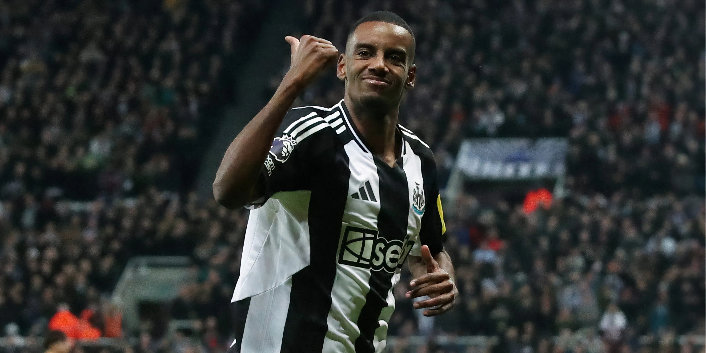 Tiền đạo Alexander Isak ăn mừng bàn thắng cho Newcastle United