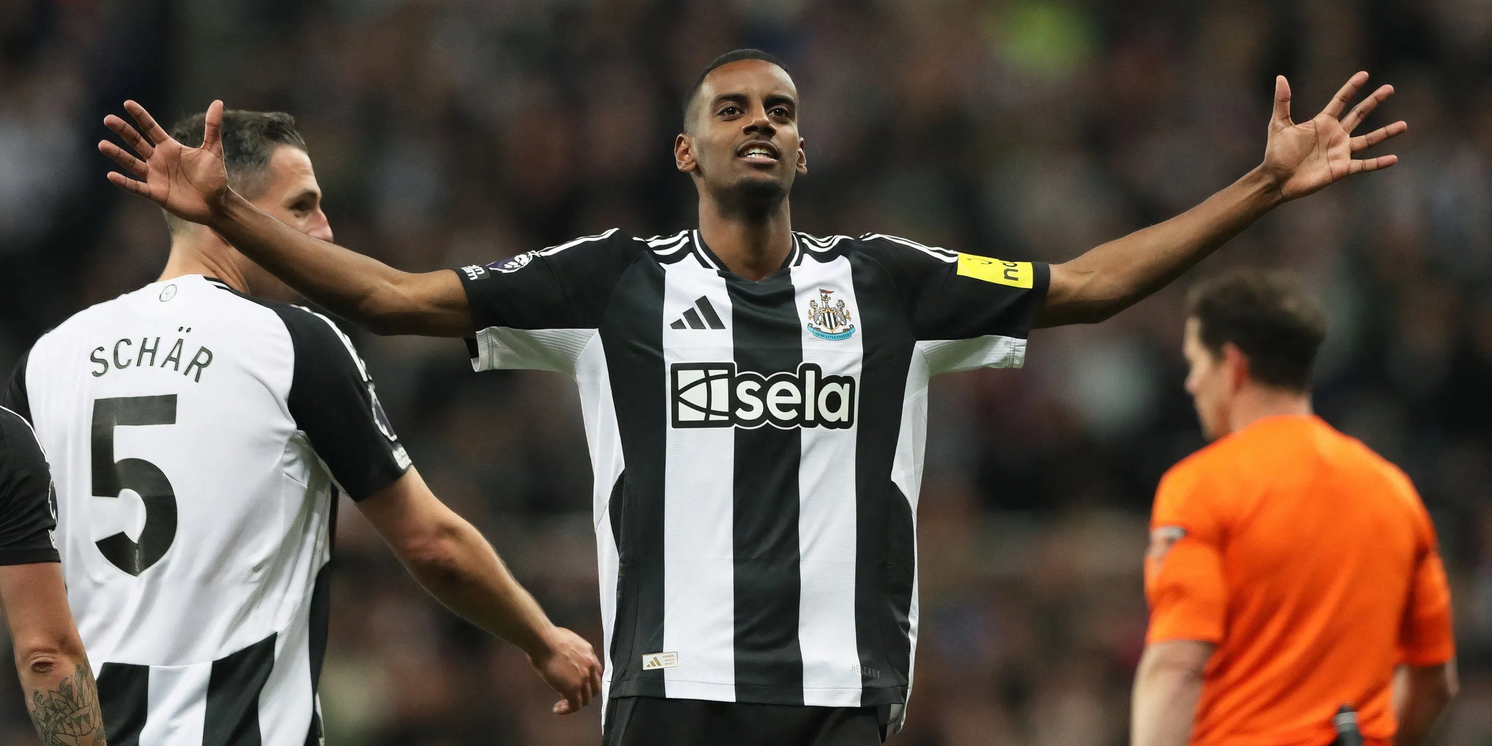 Tiền đạo Alexander Isak của Newcastle United ăn mừng bàn thắng