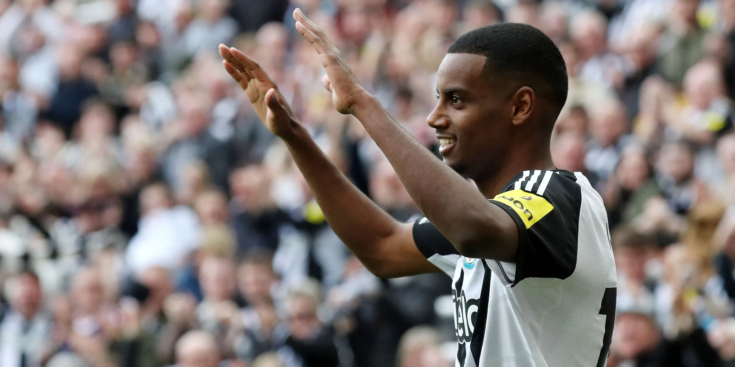 Tiền đạo Alexander Isak của Newcastle United ăn mừng bàn thắng đầu tiên