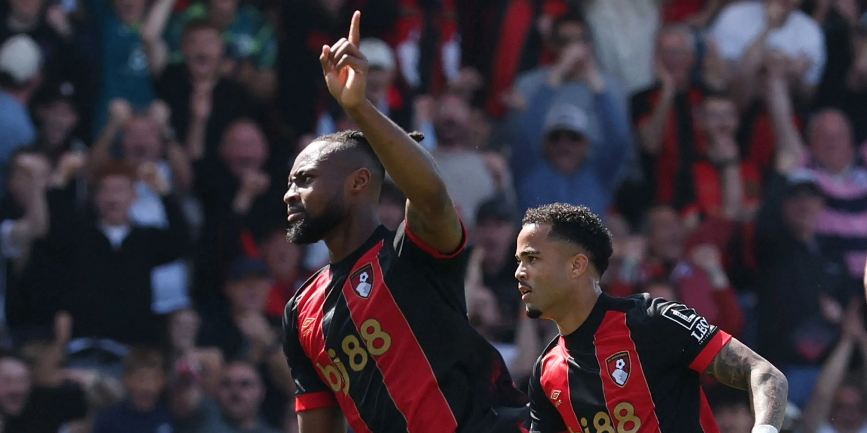Tiền đạo Antoine Semenyo trong màu áo Bournemouth thể hiện kỹ thuật cá nhân