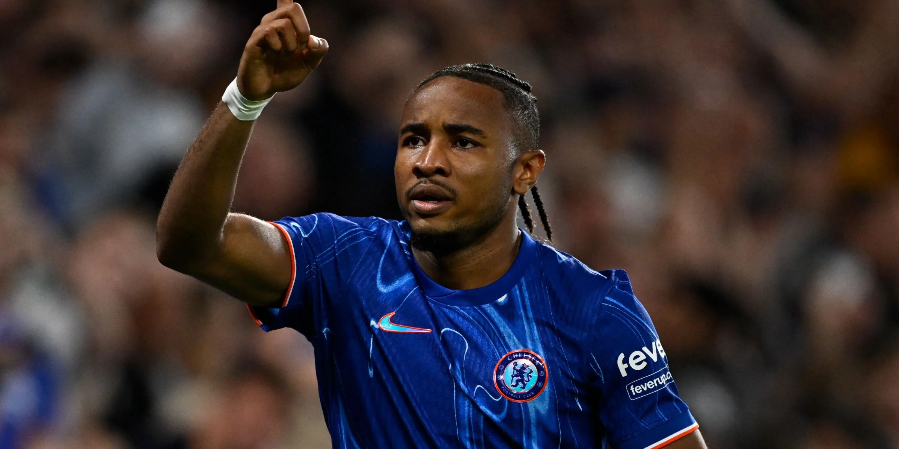 Tiền đạo Christopher Nkunku của Chelsea ăn mừng bàn thắng, tâm điểm tin đồn chuyển nhượng với Liverpool.