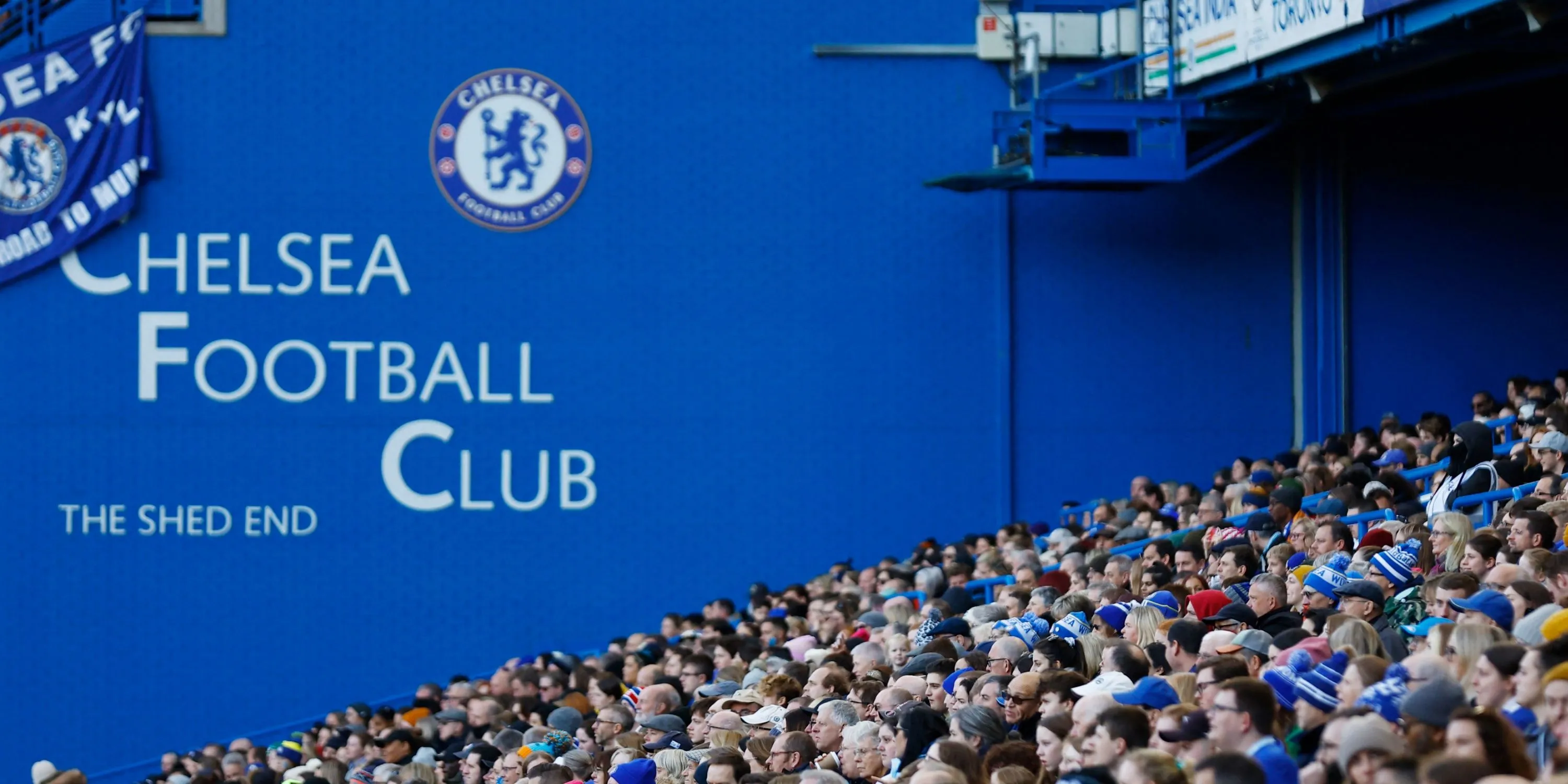 Toàn cảnh sân vận động Stamford Bridge trong trận Chelsea thắng Man Utd