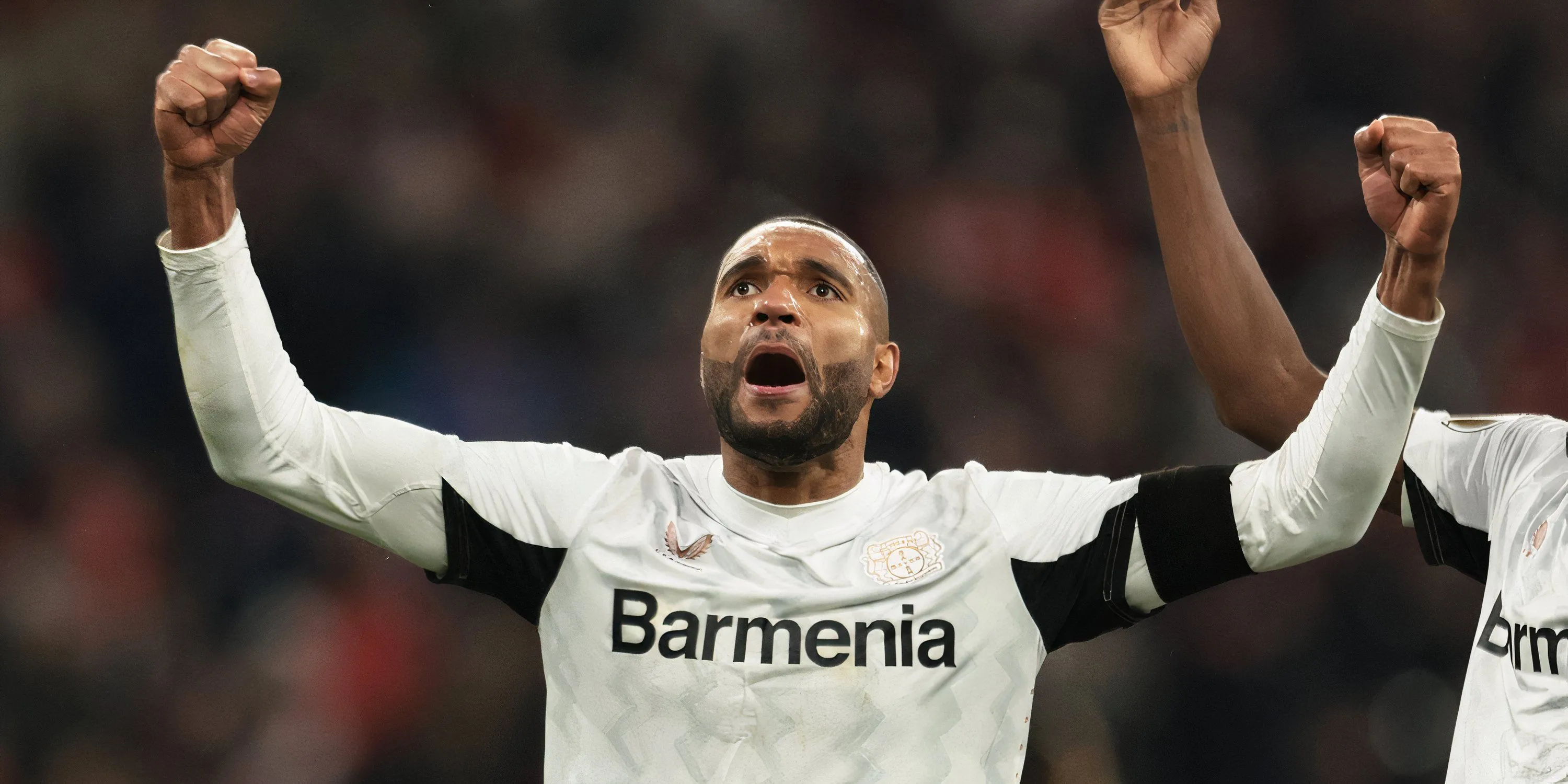 Trung vệ Jonathan Tah thi đấu ấn tượng trong màu áo Bayer Leverkusen tại DFB Pokal.