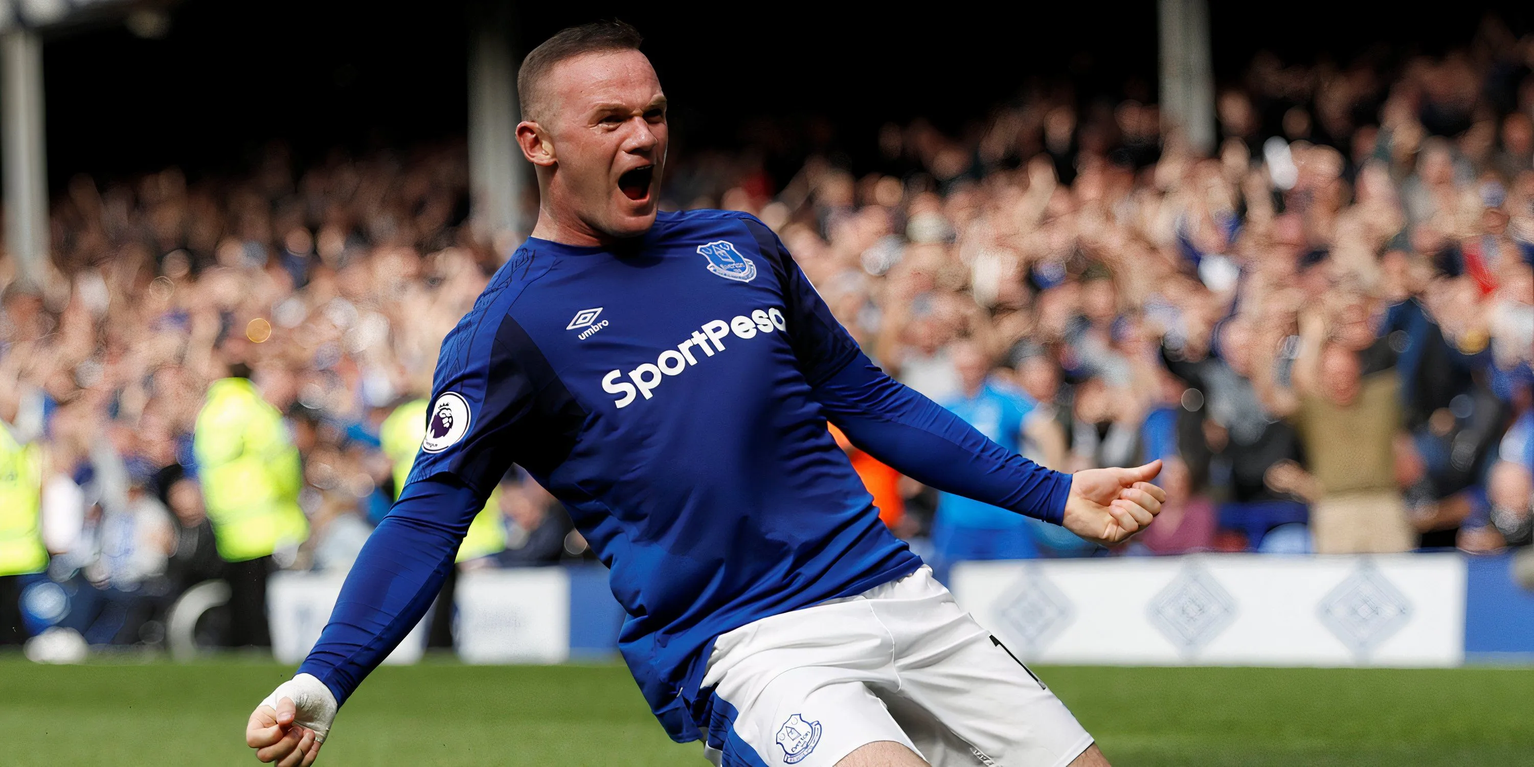 Wayne Rooney ăn mừng bàn thắng cho Everton tại Premier League
