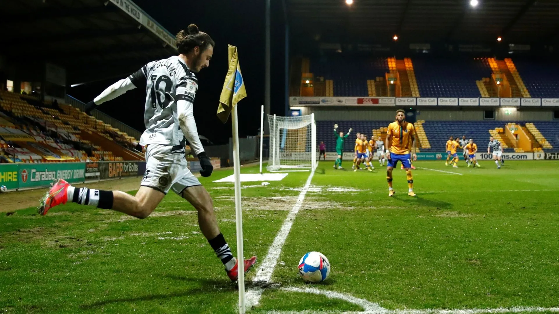Aaron Collins trong màu áo Bolton Wanderers