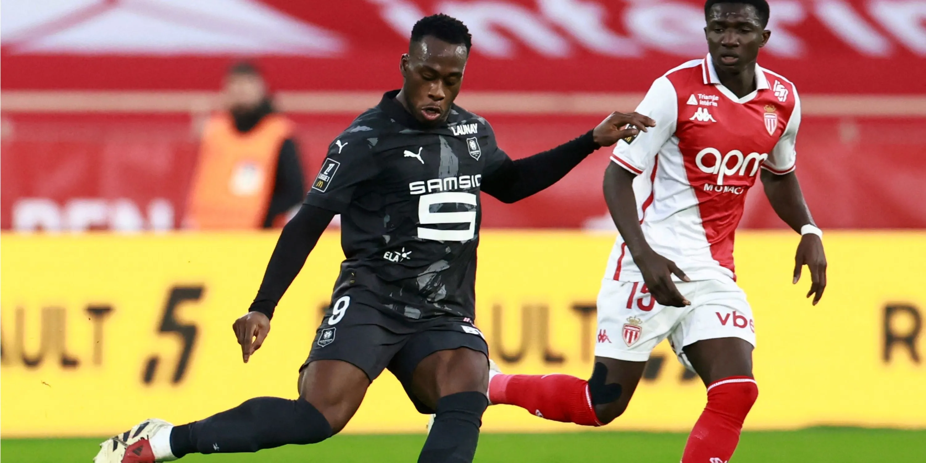 Arnaud Kalimuendo trong màu áo Rennes, mục tiêu của Newcastle