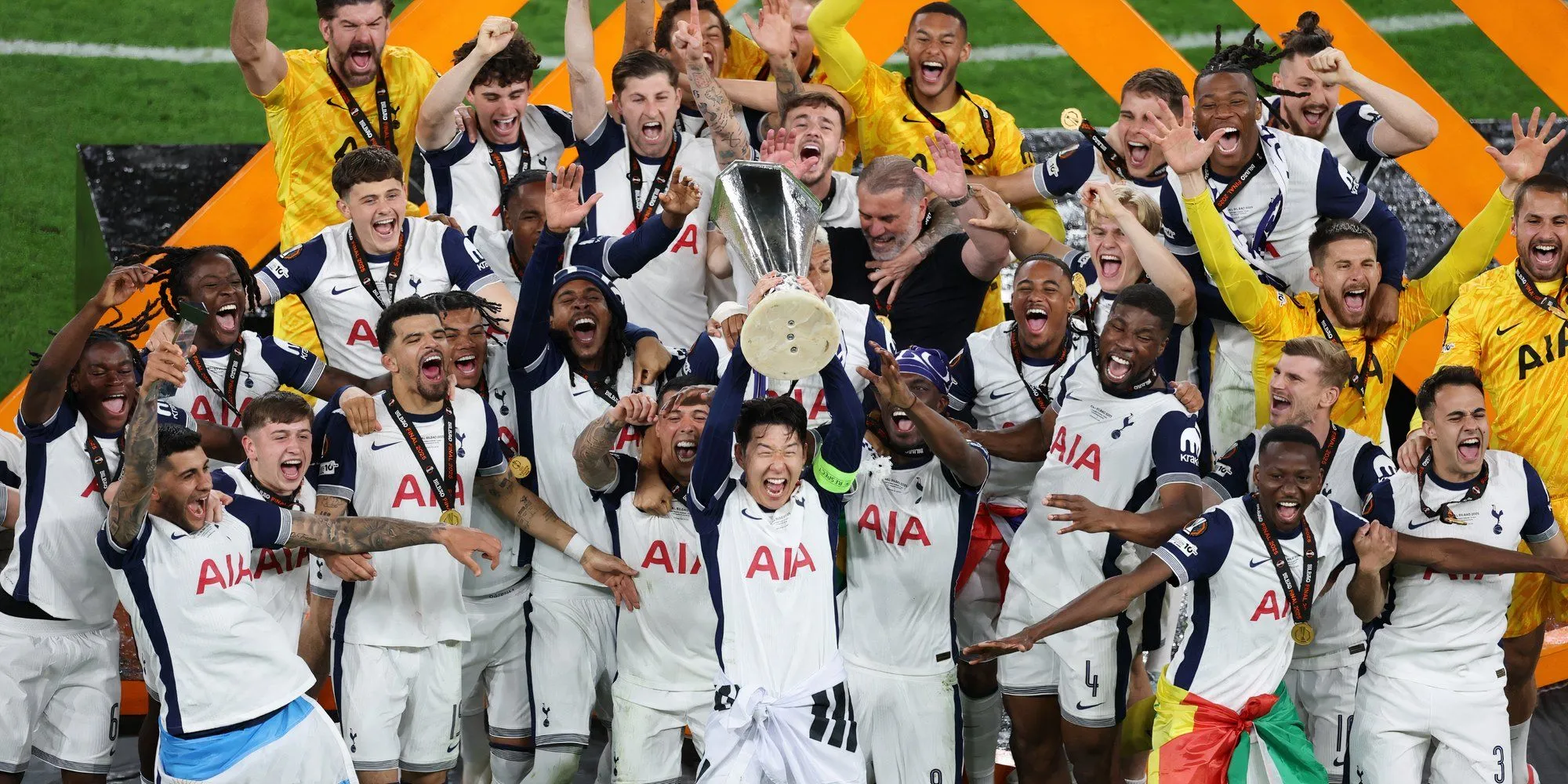 Cầu thủ Tottenham Hotspur ăn mừng một bàn thắng