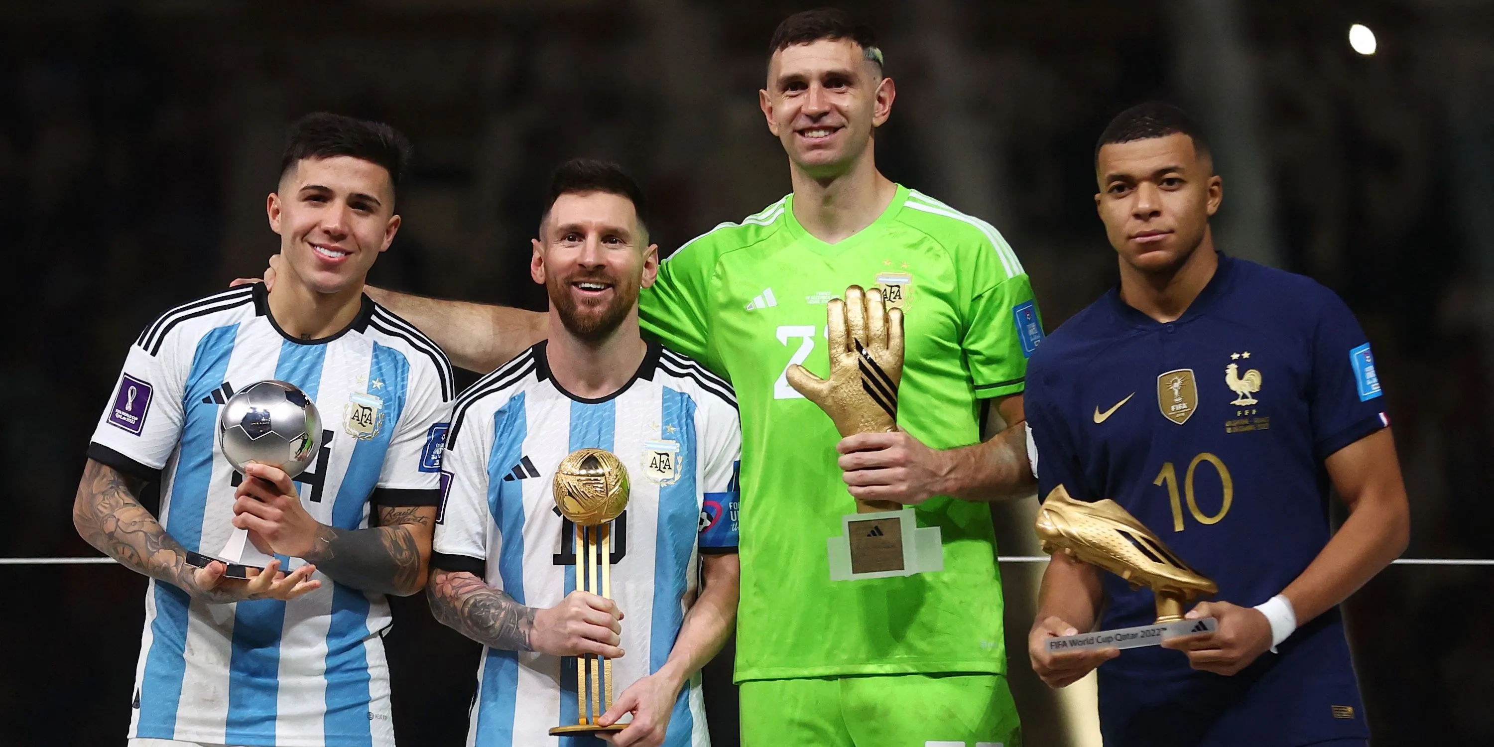 Emiliano Martinez nhận giải Găng tay vàng World Cup 2022 cùng Messi và Mbappe