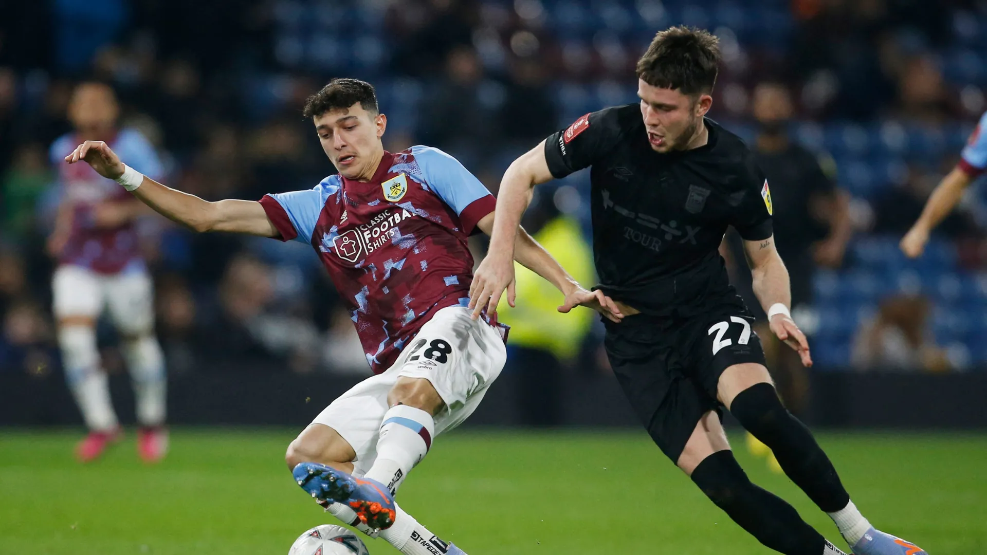 George Hirst, cầu thủ từng là mục tiêu của Leeds và Burnley