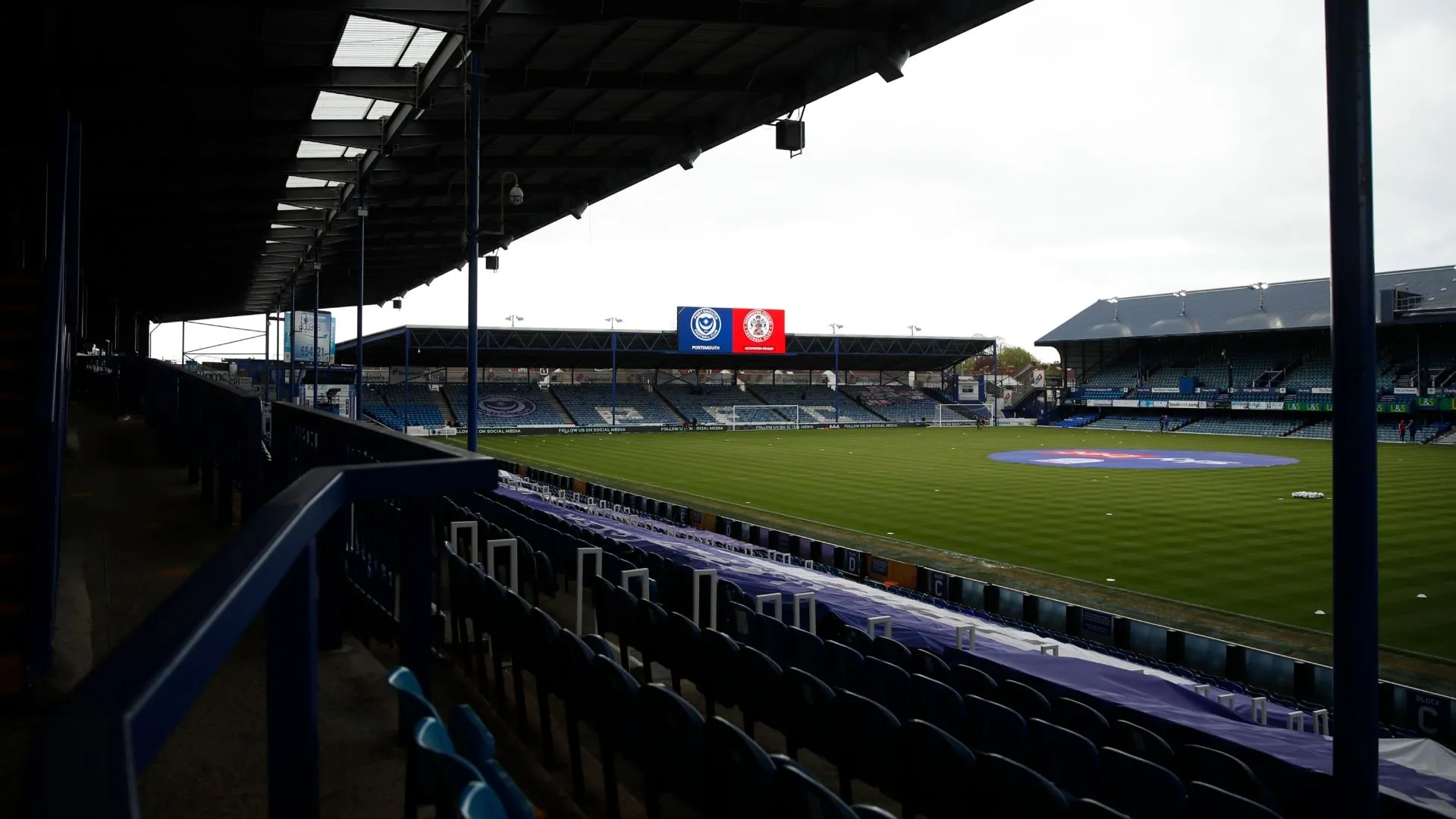 Hình ảnh toàn cảnh sân vận động Fratton Park của Portsmouth
