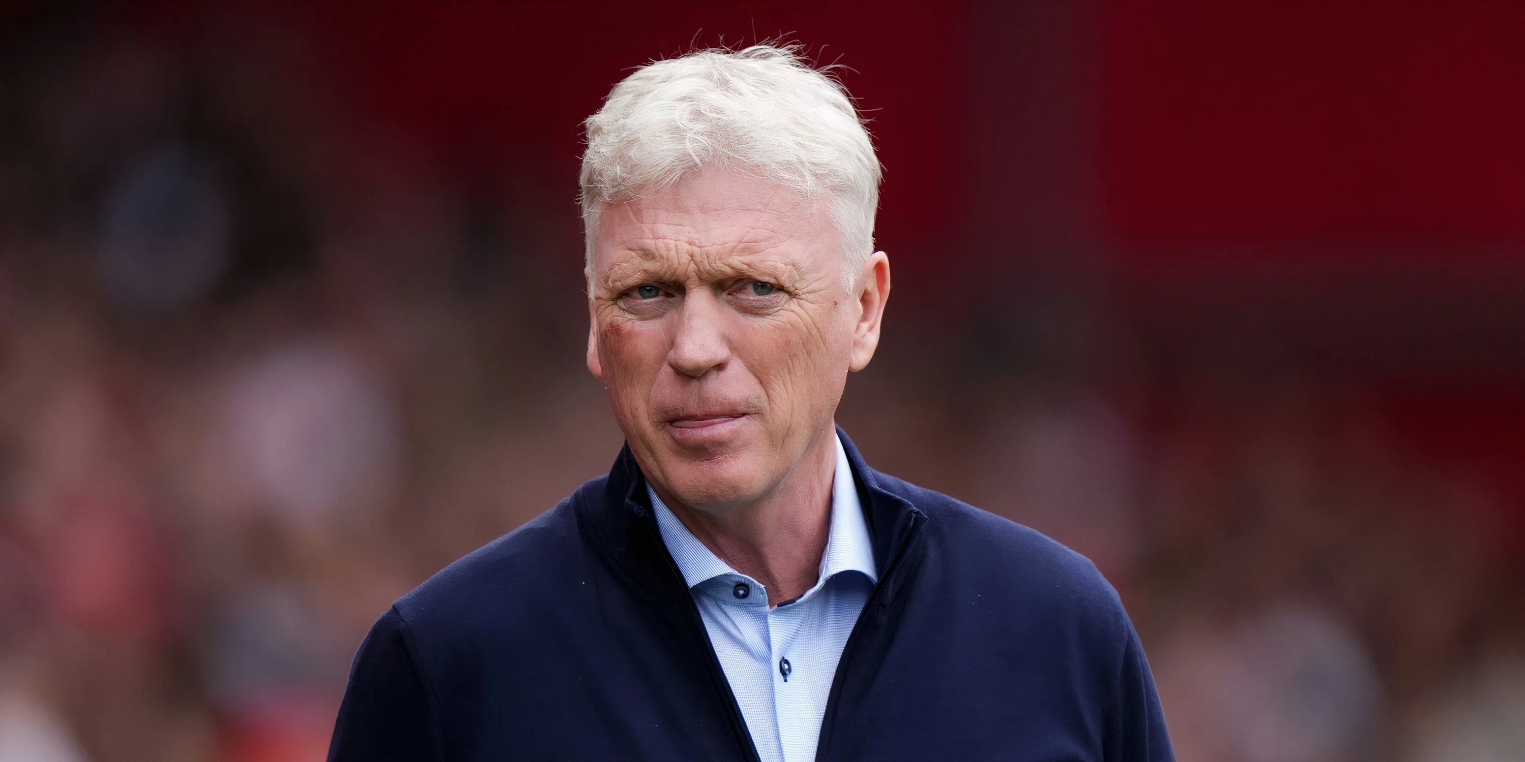 HLV David Moyes chỉ đạo trận đấu của Everton