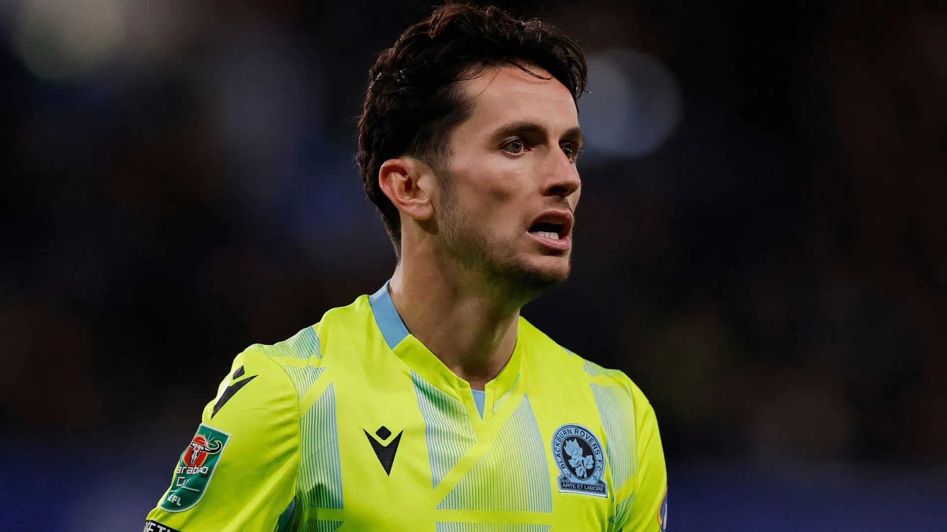Lewis Travis trong màu áo Blackburn Rovers, mục tiêu chuyển nhượng của Derby County và Wrexham