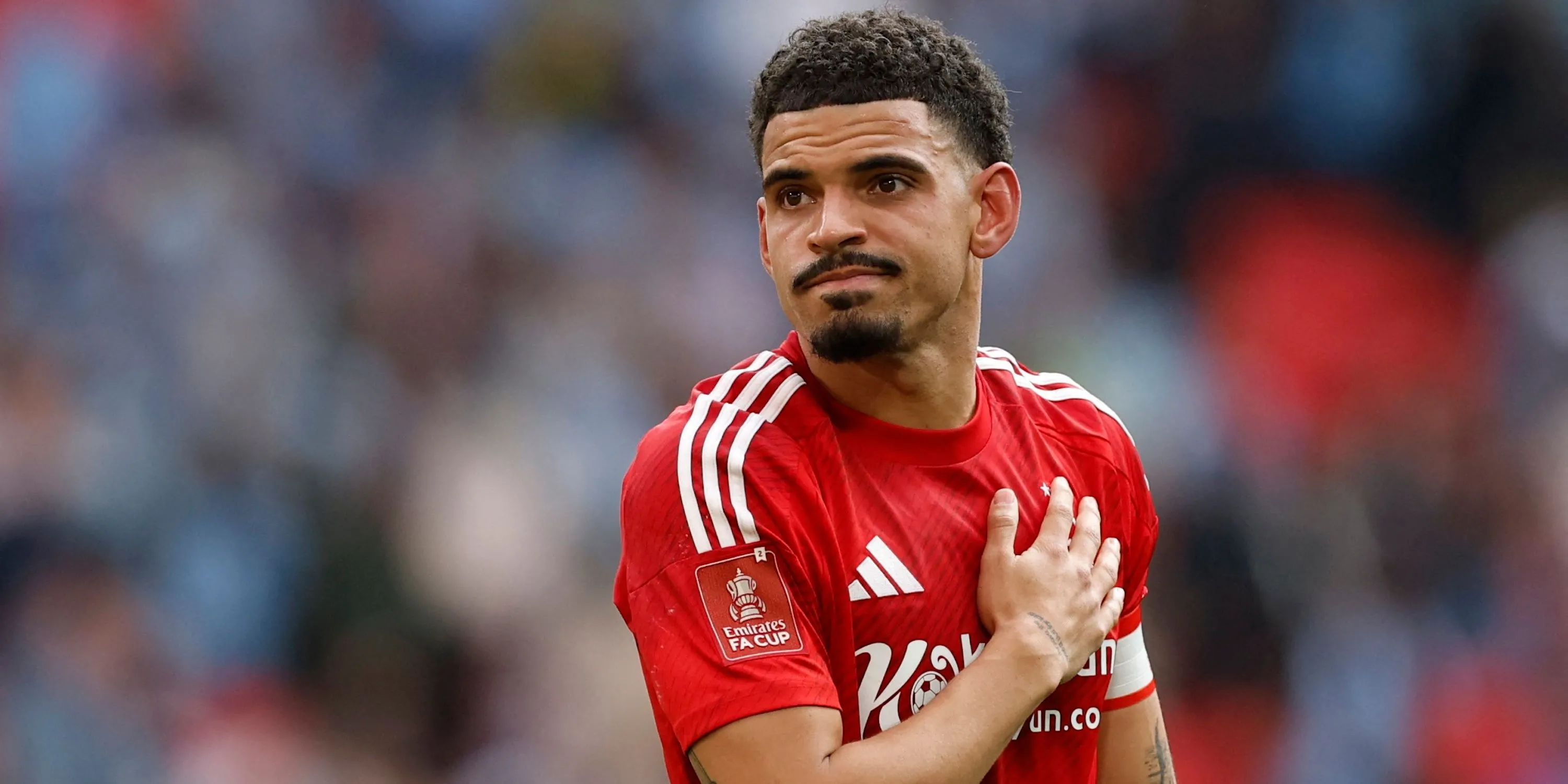 Morgan Gibbs-White trong trận đấu của Nottingham Forest