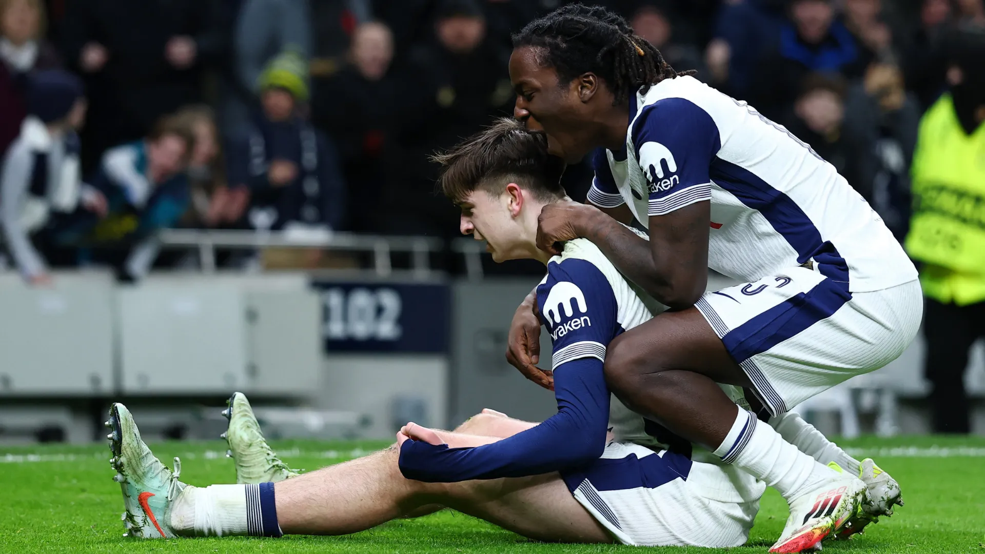 Sao trẻ Mikey Moore của Tottenham, mục tiêu chuyển nhượng tiềm năng của West Brom
