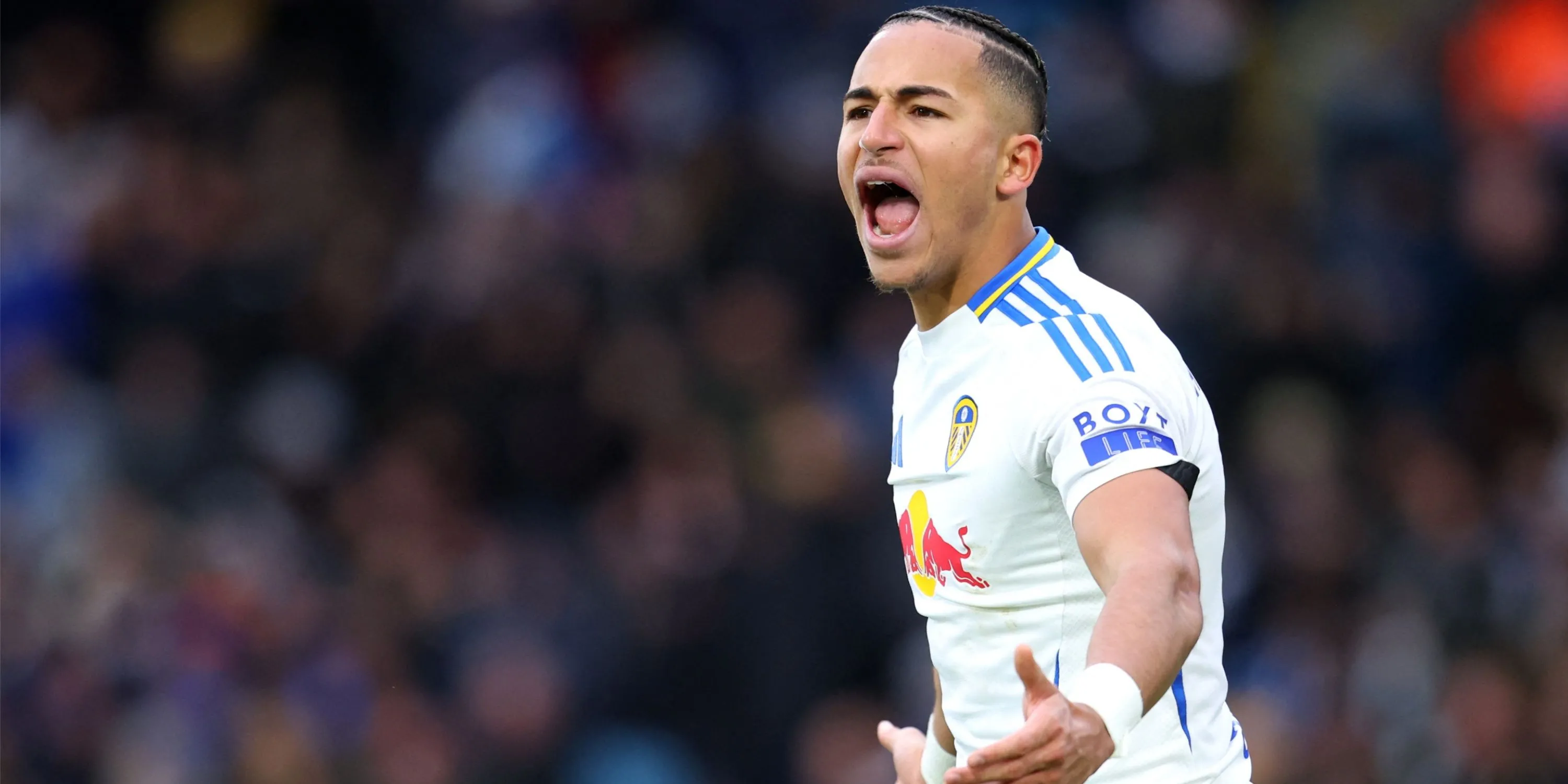 Tiền đạo Mateo Joseph trong màu áo Leeds United