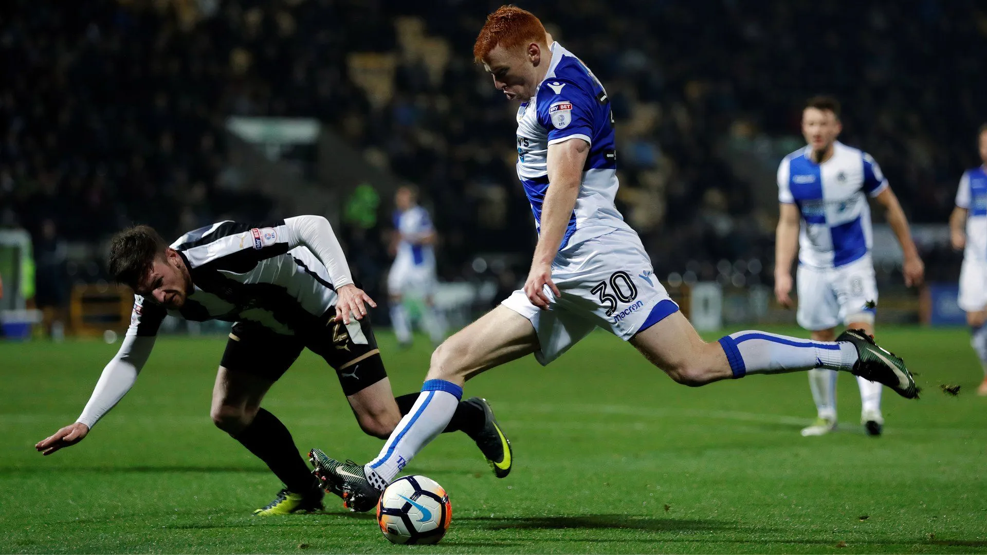 Tiền đạo Rory Gaffney trong màu áo Bristol Rovers thời kỳ đầu sự nghiệp tại đây