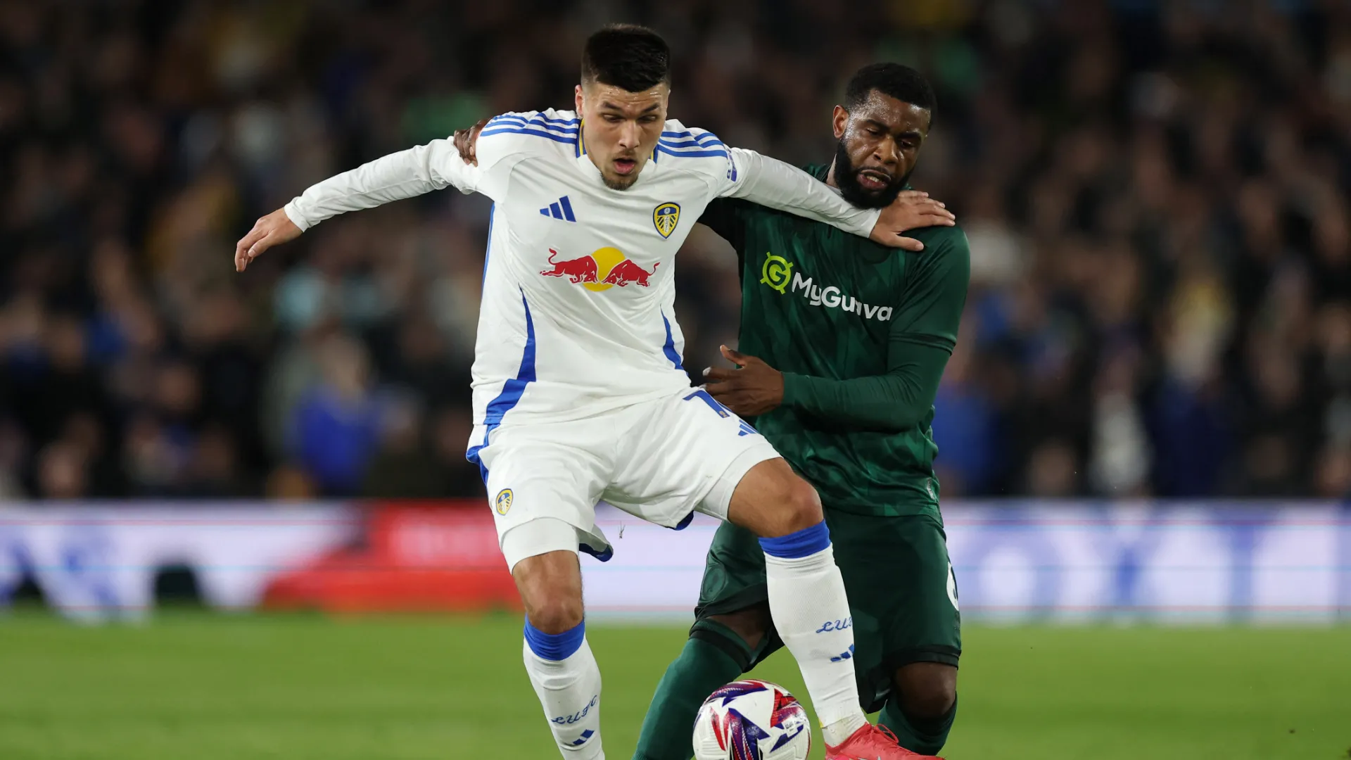 Trung vệ Japhet Tanganga thi đấu cho Millwall tại giải Championship