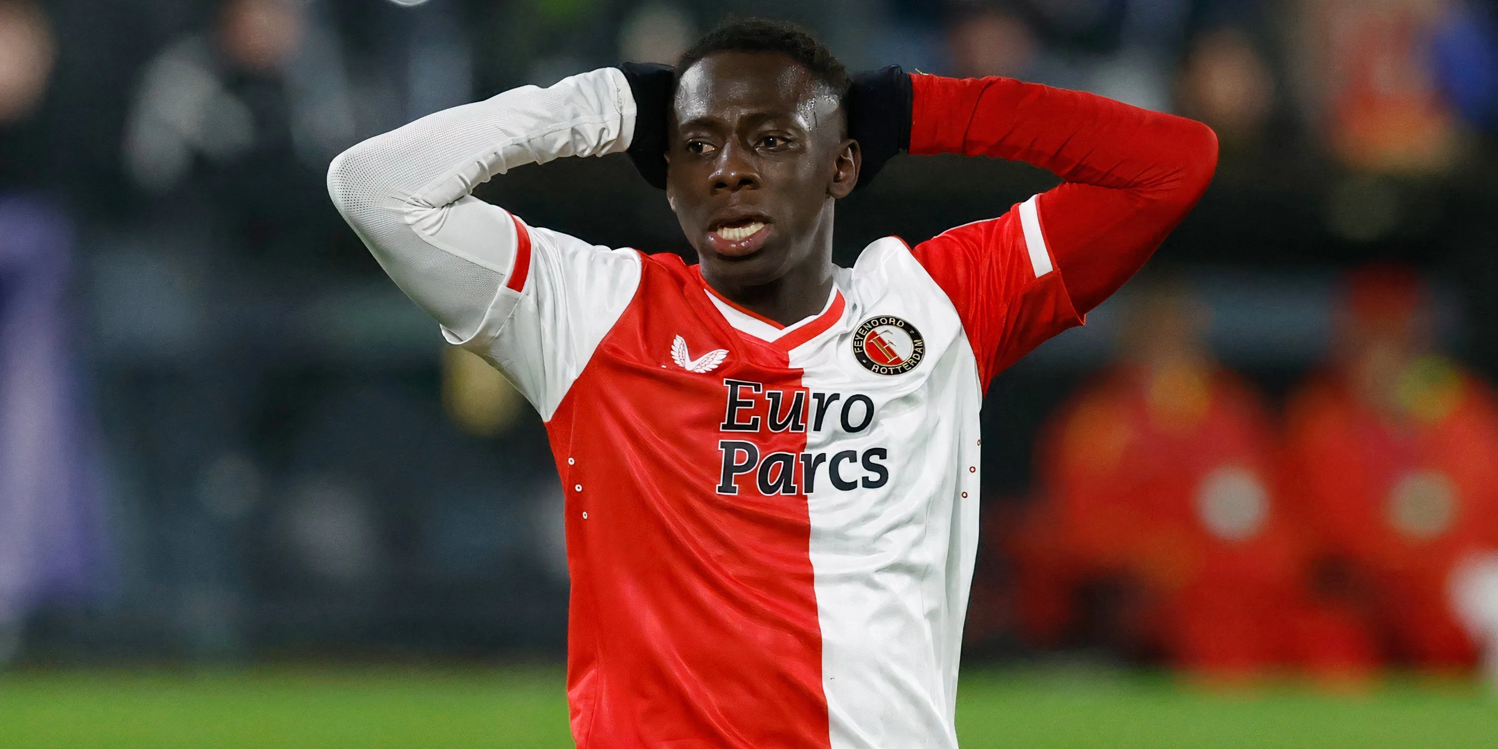 Yankuba Minteh trong màu áo Feyenoord, thể hiện phong độ ấn tượng