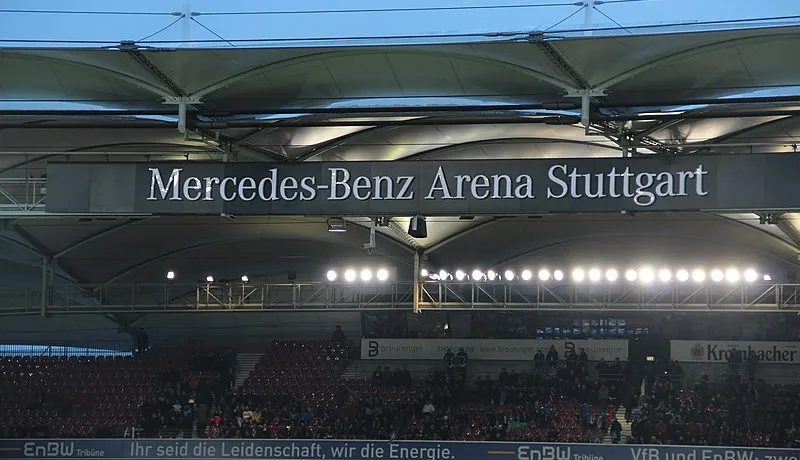 Biển hiệu sân Mercedes-Benz Arena, nay là MHPArena, biểu tượng nhận diện