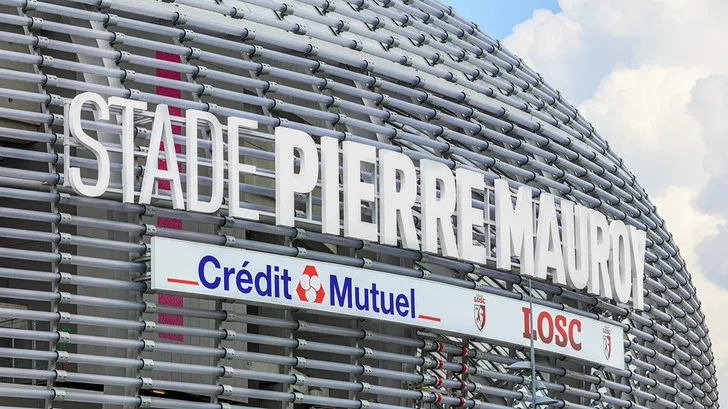 Cận cảnh kiến trúc hiện đại của sân vận động Stade Pierre-Mauroy